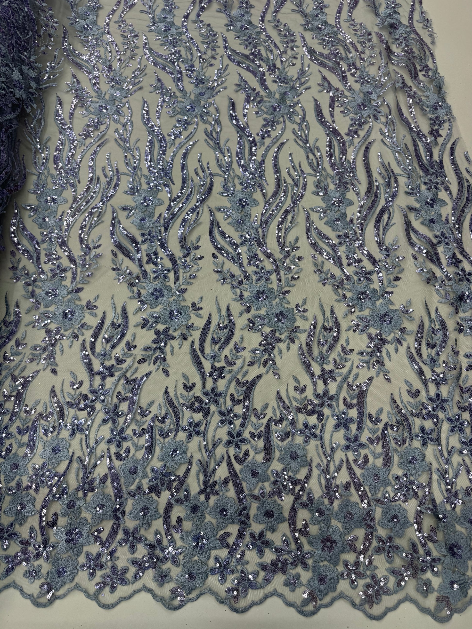 Broderie florala cu paiete pe tul 140 cm latime - material premium pentru rochii de seara si ocazie