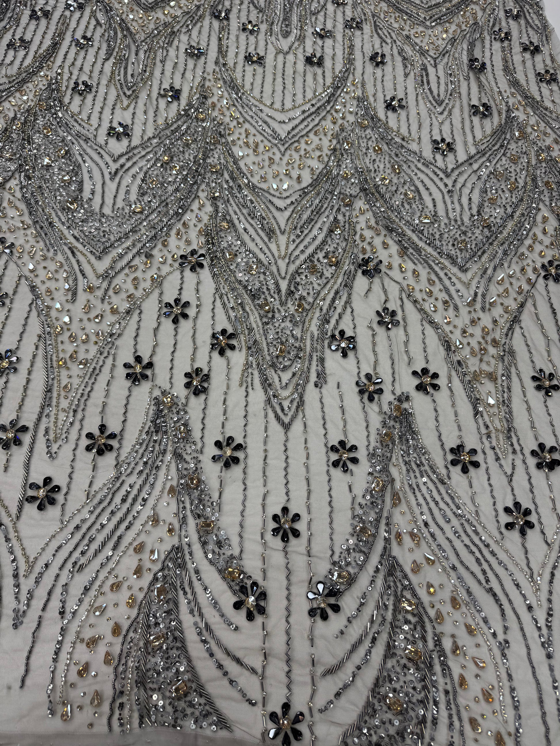 Broderie premium pe tul gri Model SJT 1375, 140 cm, la metru cu cristale, paiete si margele – Design Luxury Couture