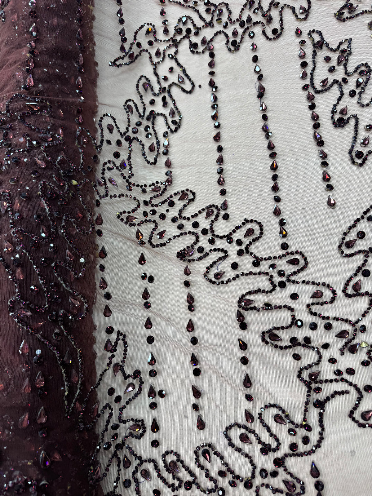 Broderie premium pe tul maro Model J1 3399, latime 140 cm, cu cristale si margele/la metru