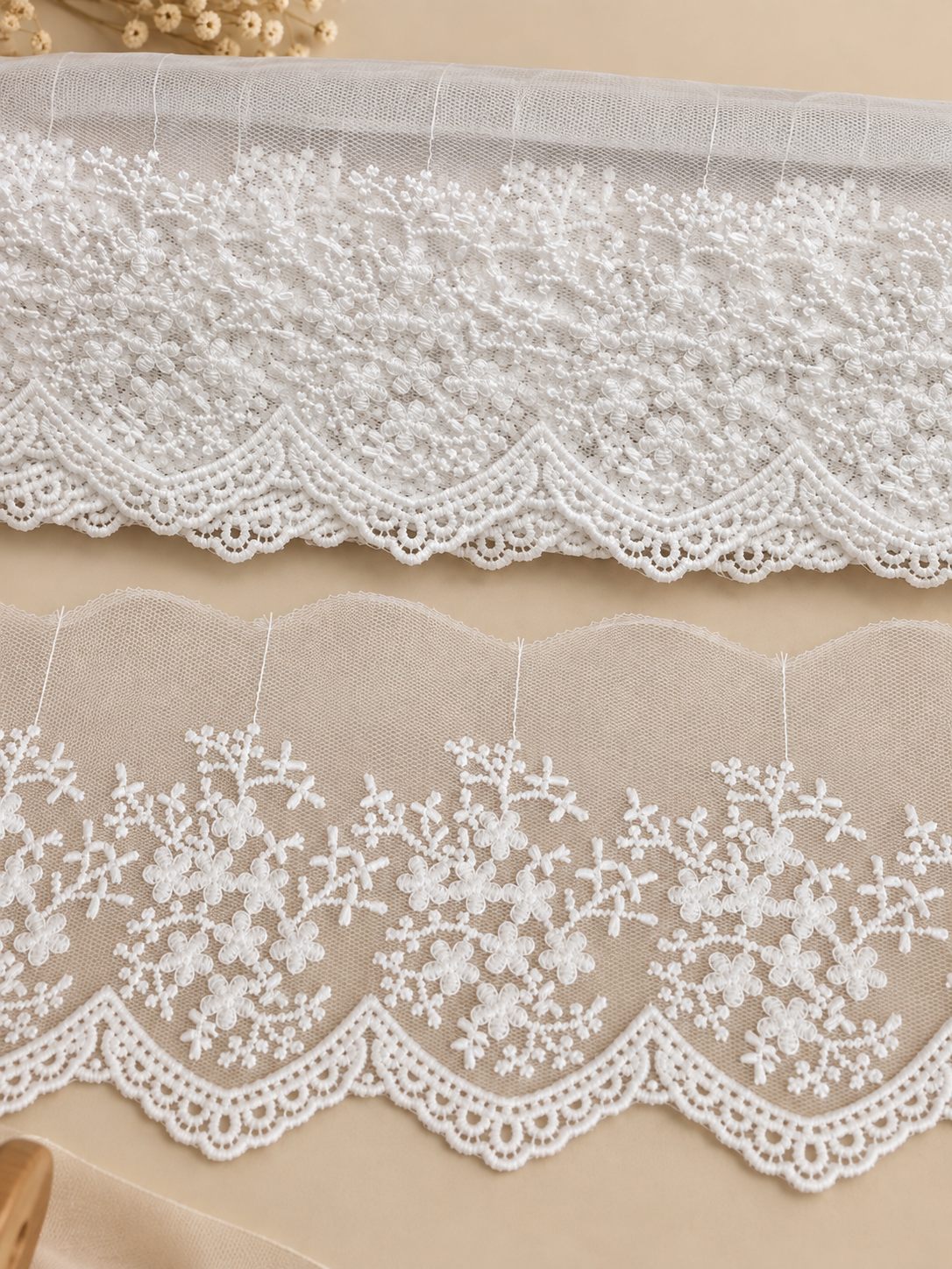 Dantela Brodata Pe Tulle Cu Flori Mici, 10cm,10 Yards Rola (9 Metri/Rola) Model #0101