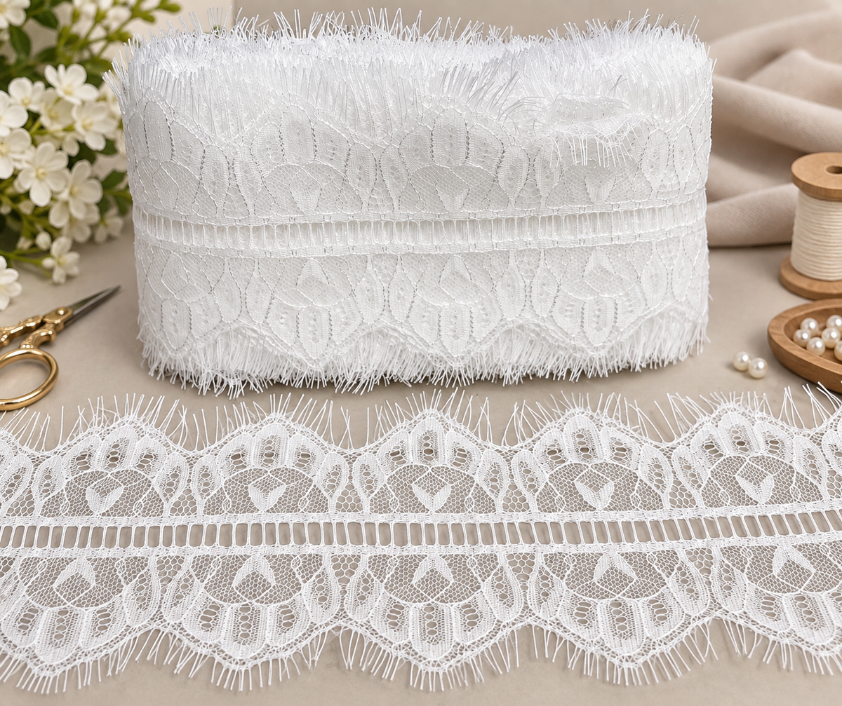 Dantela Chantilly 10,5 cm – material delicat pentru decor si croitorie,,Model 5012- 30Mt\Card