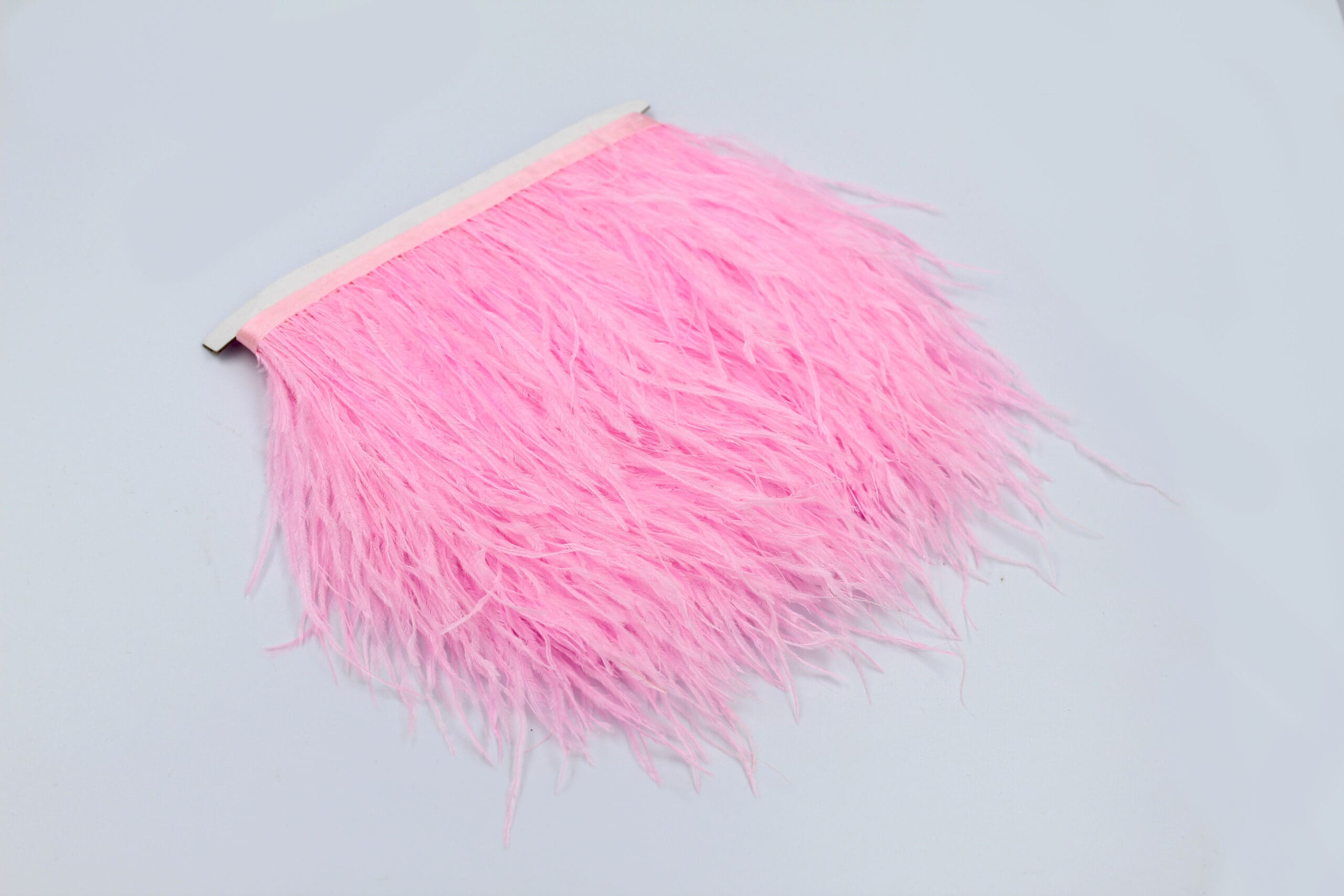 Pene de Strut Decorative pentru Rochii si Accesorii – 10 Metri/Rola
