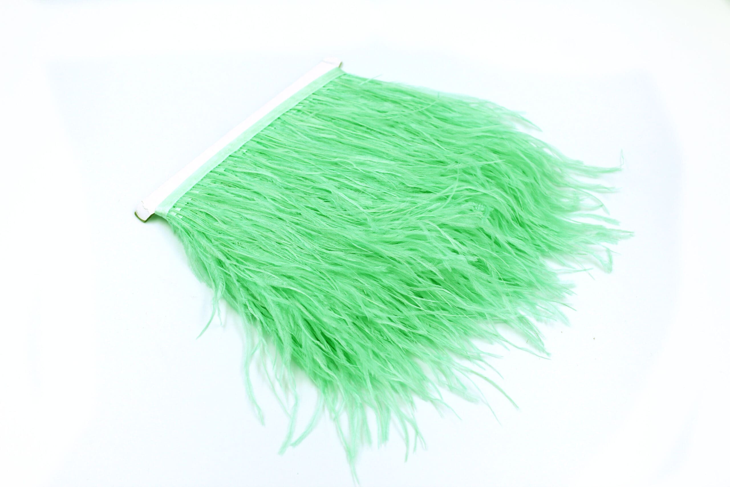 Pene de Strut Decorative pentru Rochii si Accesorii – 10 Metri/Rola