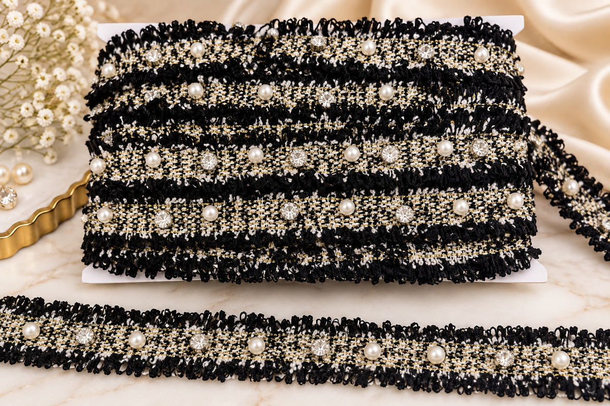 Banda Decorativa Tip Tweed Cu Perle Si Strasuri, 3,4 Cm / 10 Yards/Rola (9,14 Metri/ Rola) Model At-192