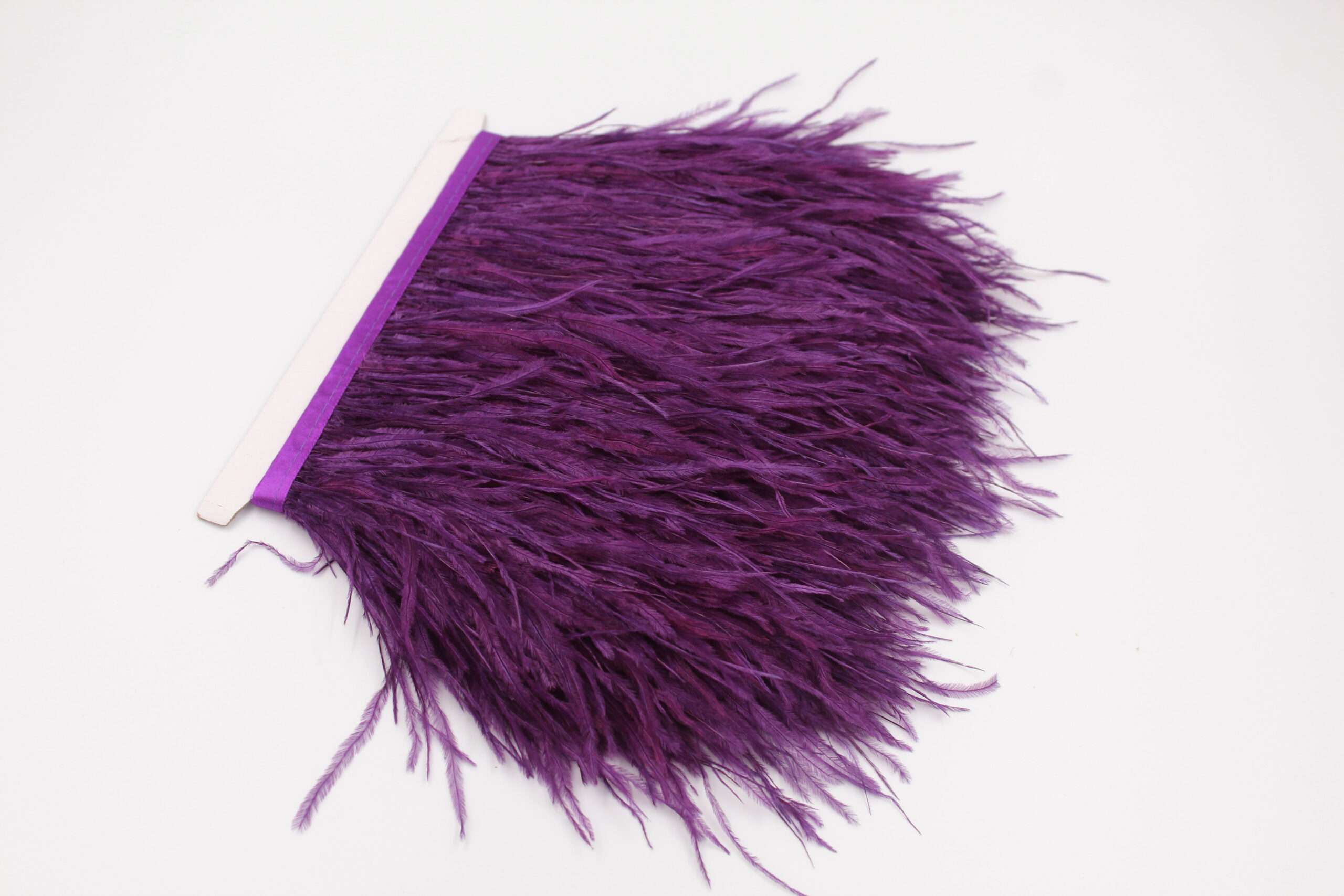Pene de Strut Decorative pentru Rochii si Accesorii – 10 Metri/Rola