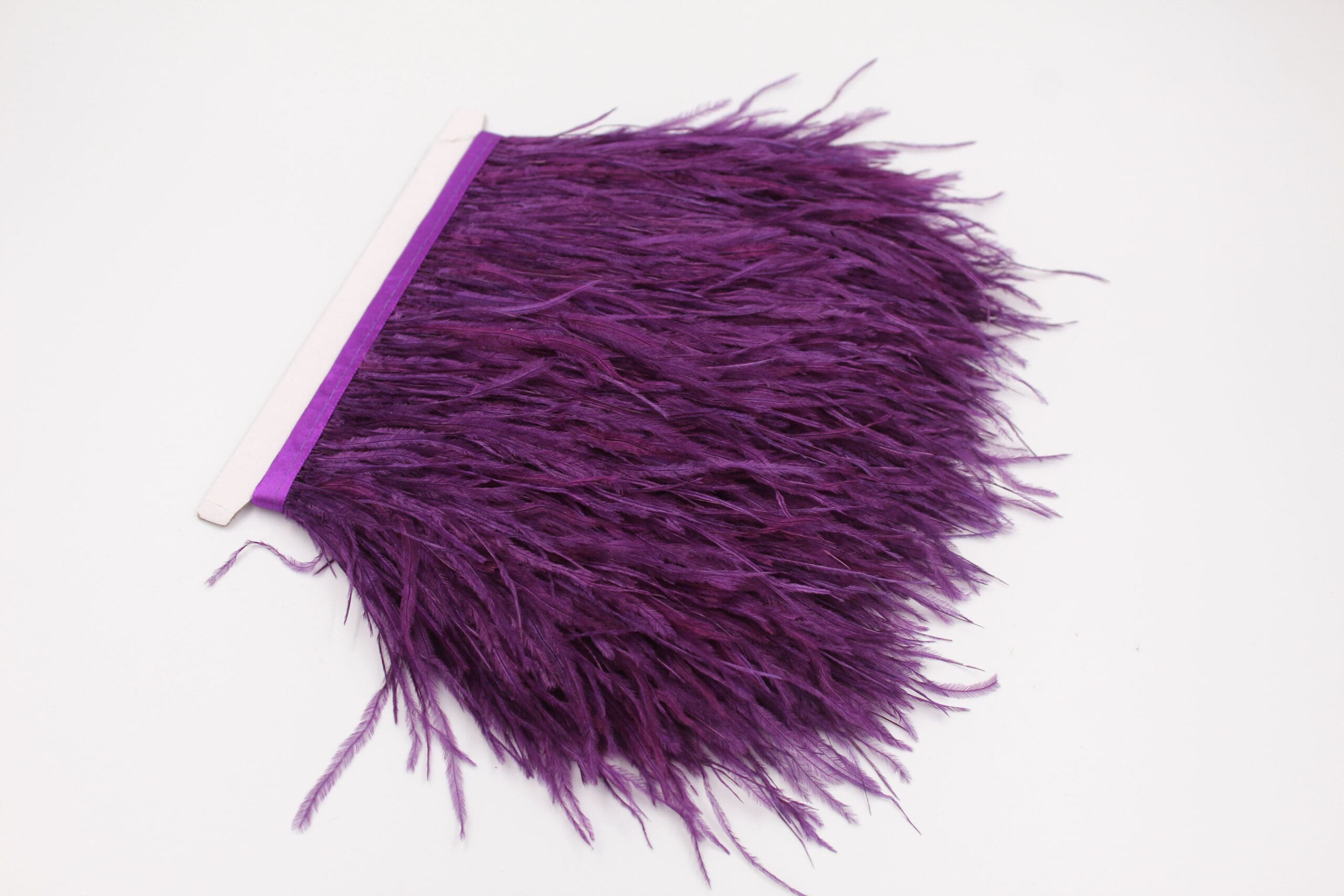 Pene de Strut Decorative pentru Rochii si Accesorii – 10 Metri/Rola