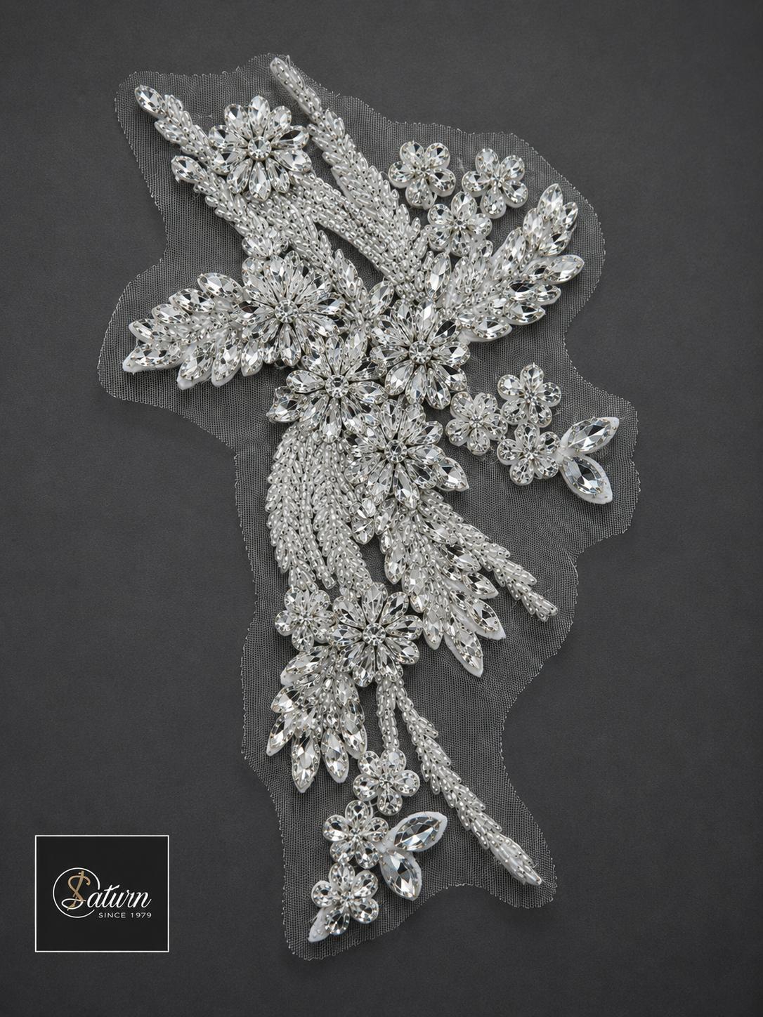 Aplicatie Decorativa de Cusut cu Cristale si Margele, Model A027, Broderie Florala Eleganta pentru Rochii si Accesorii