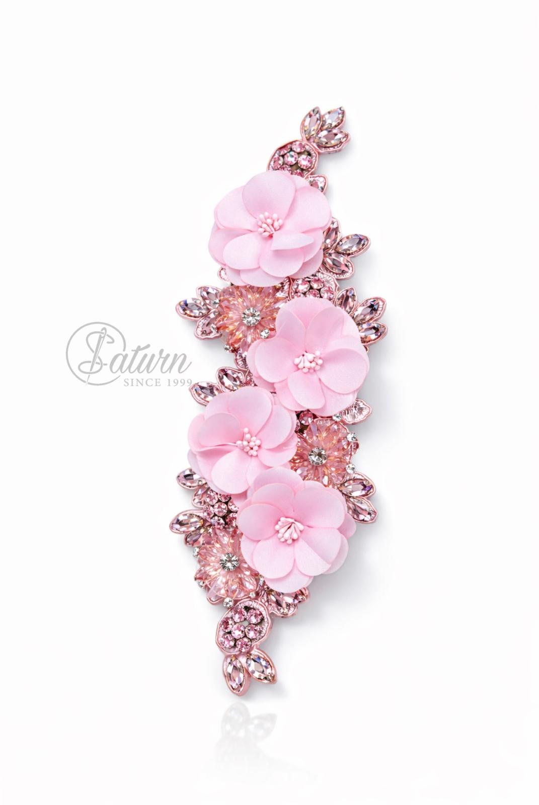 Aplicatie florala 3D cu cristale, 25x9 cm – decor elegant pentru rochii si evenimente mercerie saturn 