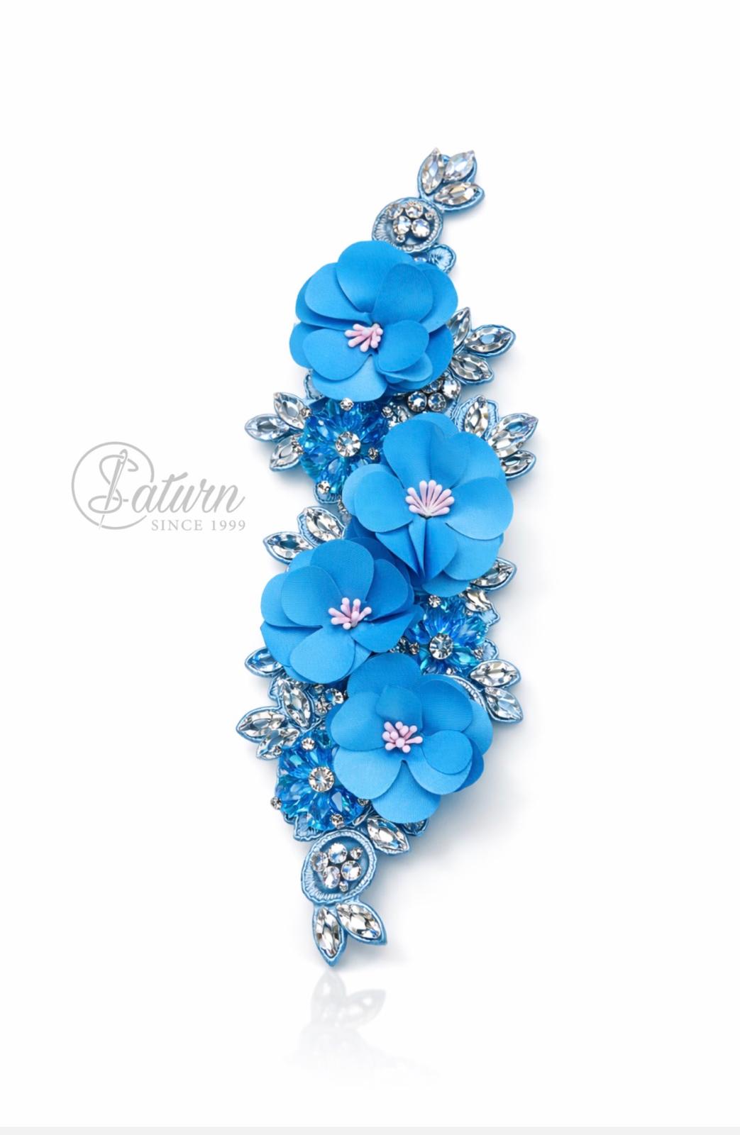 Aplicatie florala 3D cu cristale, 25x9 cm – decor elegant pentru rochii si evenimente albastru mercerie saturn 