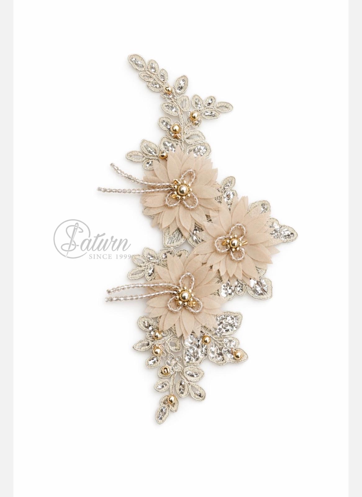 Aplicatie florala 3D cu margele si paiete 29x15 cm pentru rochii si accesorii mercerie saturn 