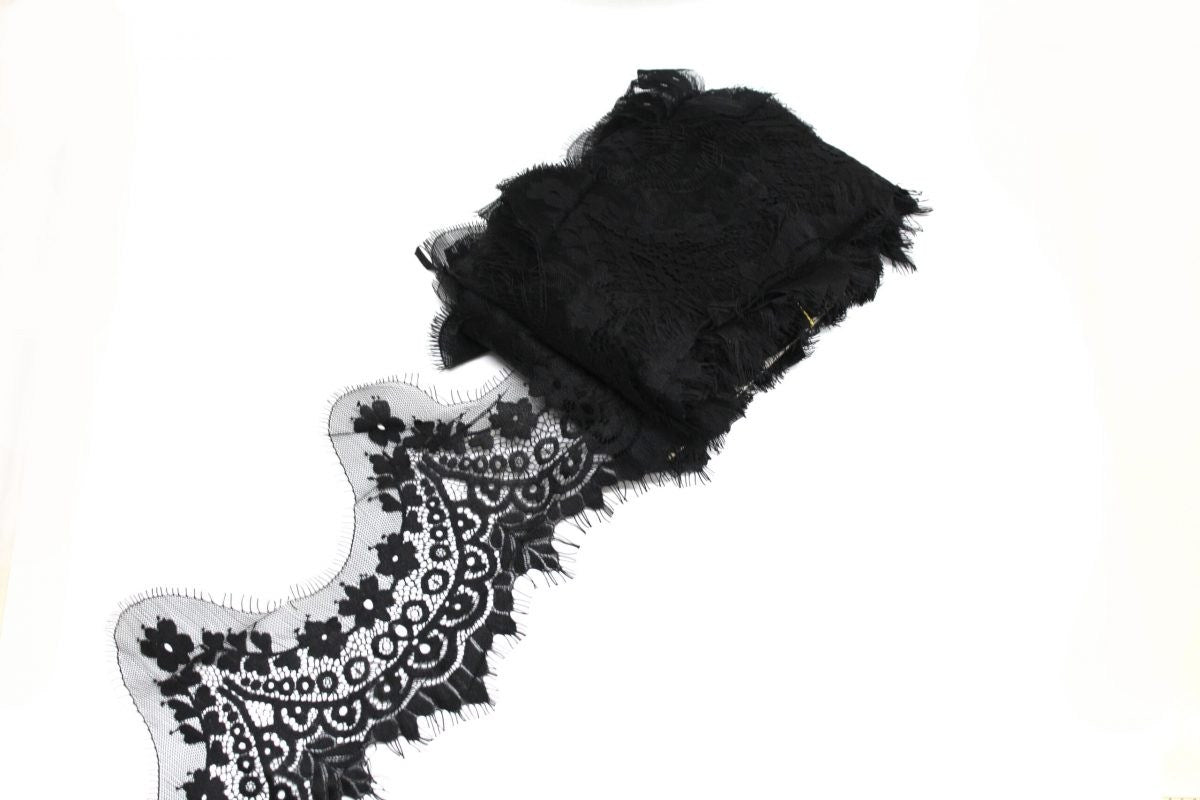 Banda Dantela Chantilly 4 (30 Metri/ Rola)