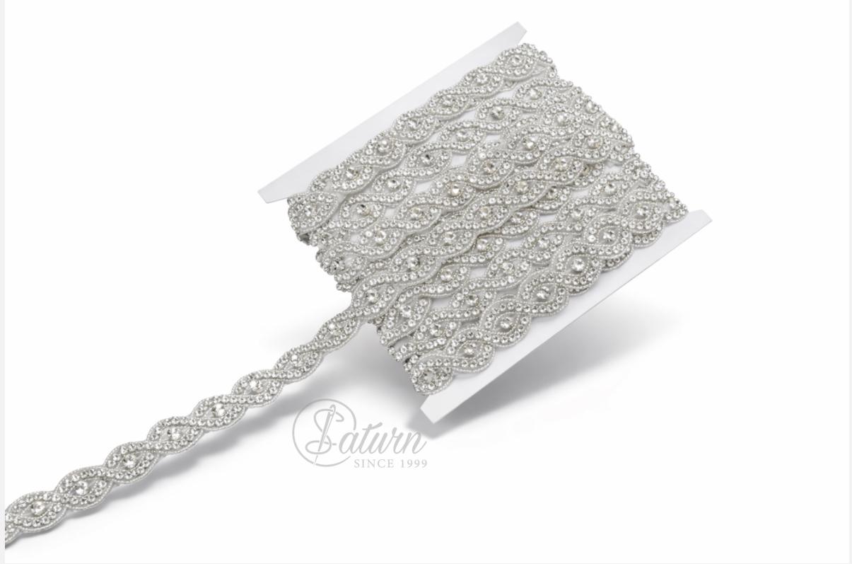 Banda Termoadeziva Cu Strasuri Cu Piatra In Interior/5 yards Rola=4.6 mt mercerie saturn banda decorativa cu pietre