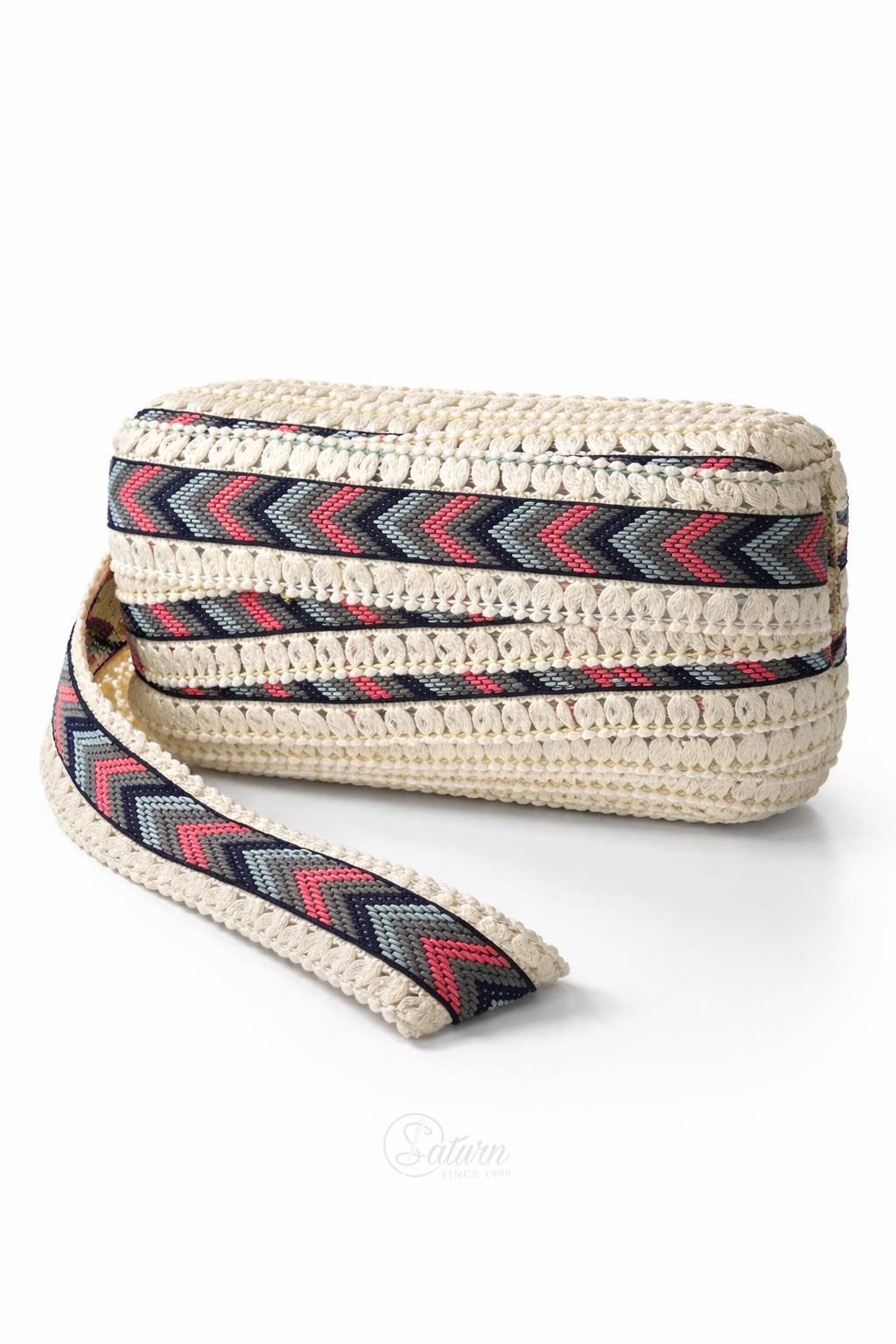 Banda decorativa etno la metru  5 cm – banda textila cu model traditional pentru haine si decoratiuni