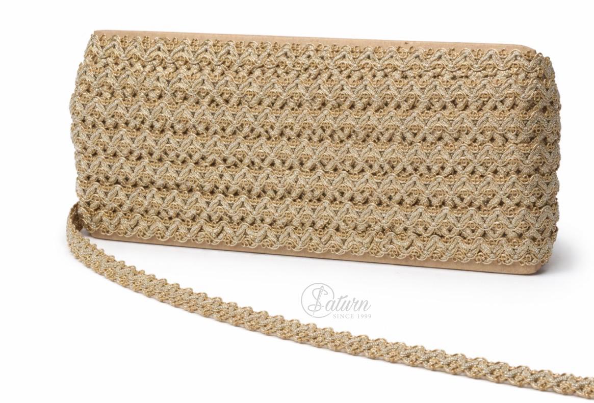 Banda decorativa metalizata 1,3 cm M27  Mercerie saturn banda decorativa
pasmanterie
accesorii cusut
fir metalizat
ornamente textile
materiale handmade