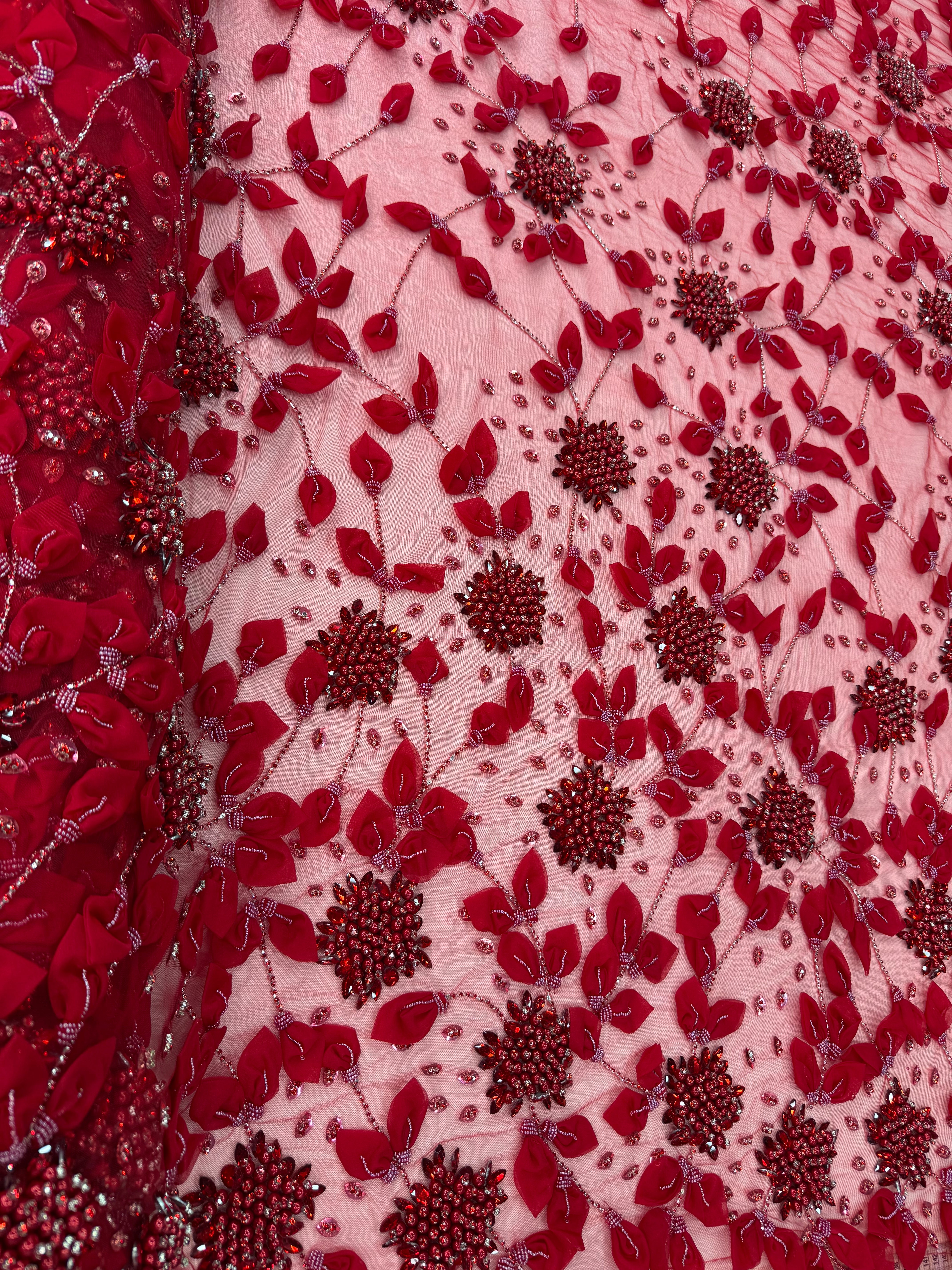 Broderie 3D premium pe tul Model SJT 1362, 140 cm, cu flori textile, perle și cristale