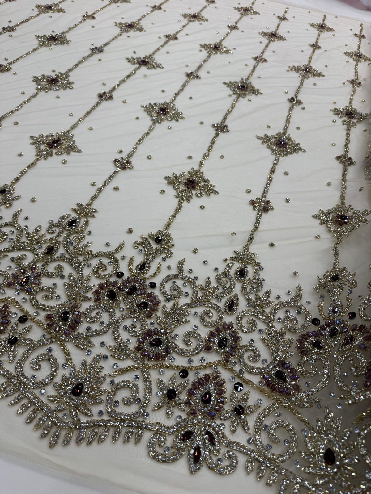 Broderie Alba cu cristale  pe Tul 140/cm latimea/la metru J1 3380