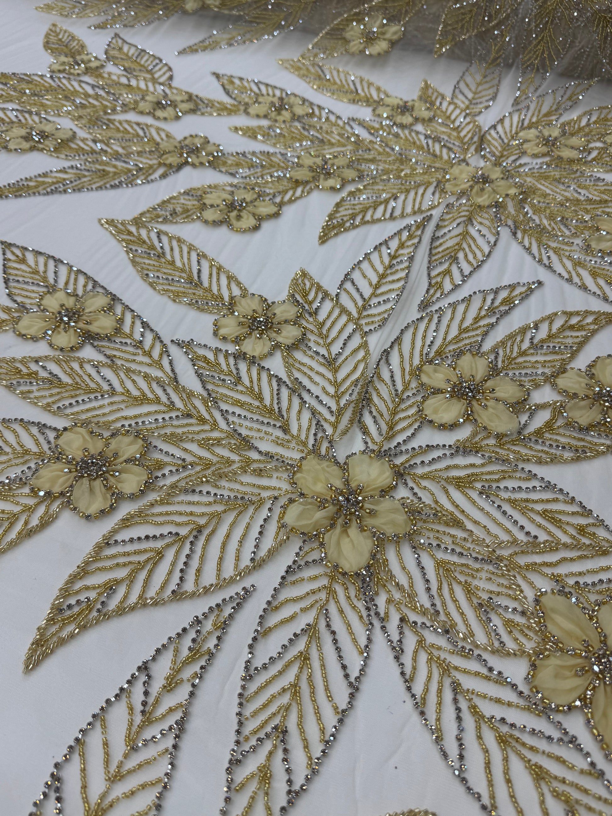 Broderie Aurie cu Flori 3D si Margele Elegante pe Tul Fin 140cm/la metru SJT1246