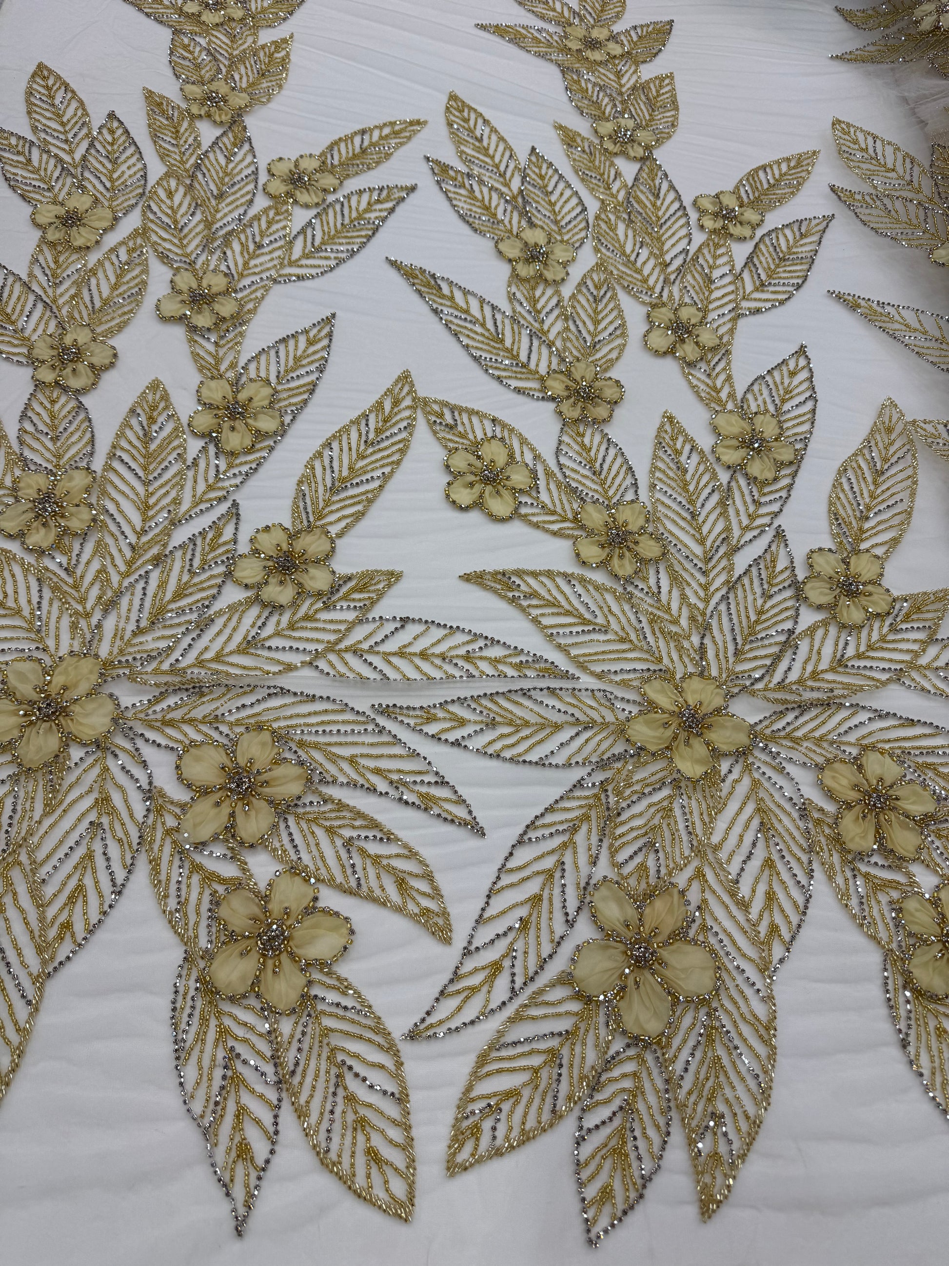 Broderie Aurie cu Flori 3D si Margele Elegante pe Tul Fin 140cm/la metru SJT1246