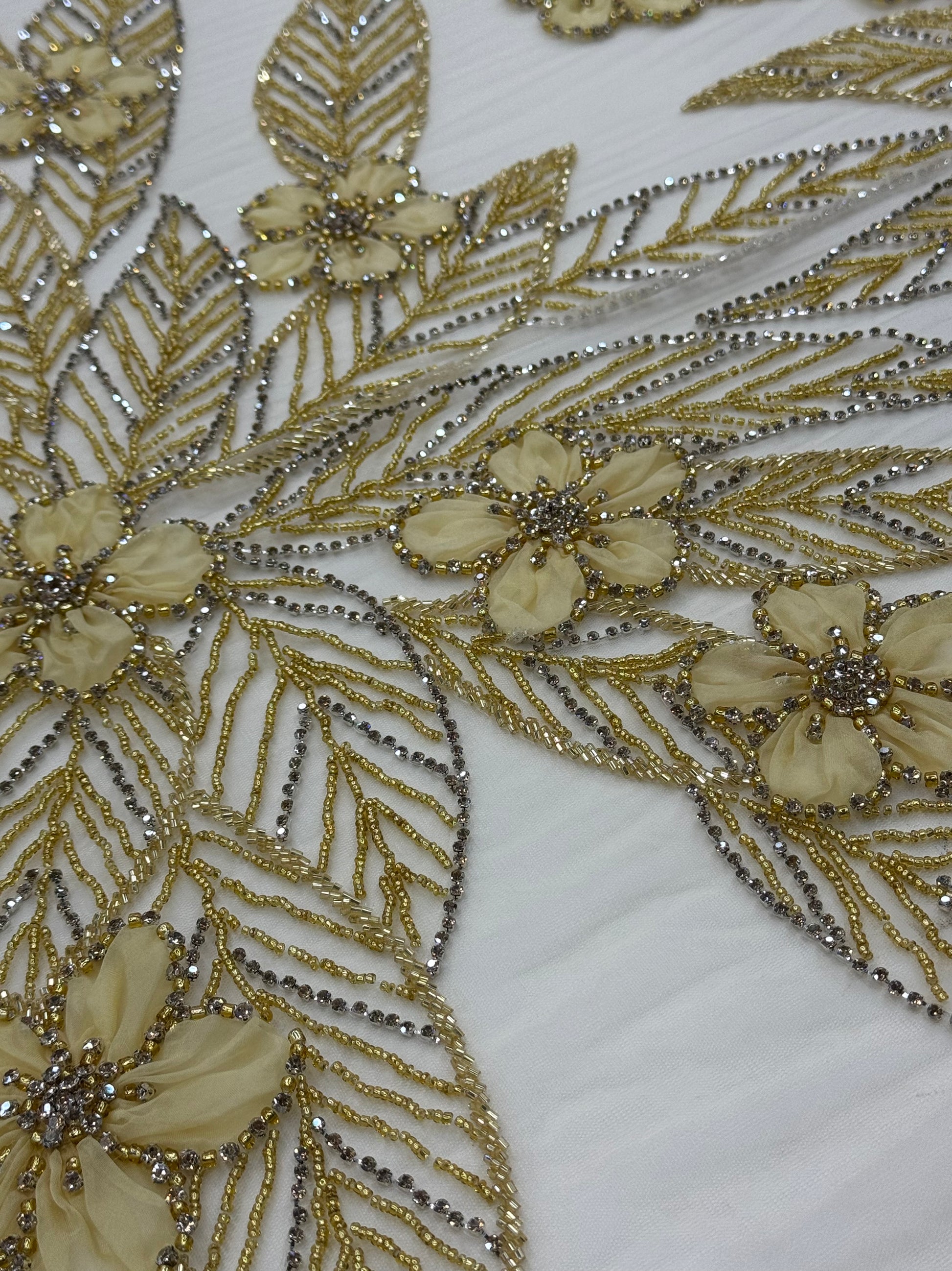 Broderie Aurie cu Flori 3D si Margele Elegante pe Tul Fin 140cm/la metru SJT1246