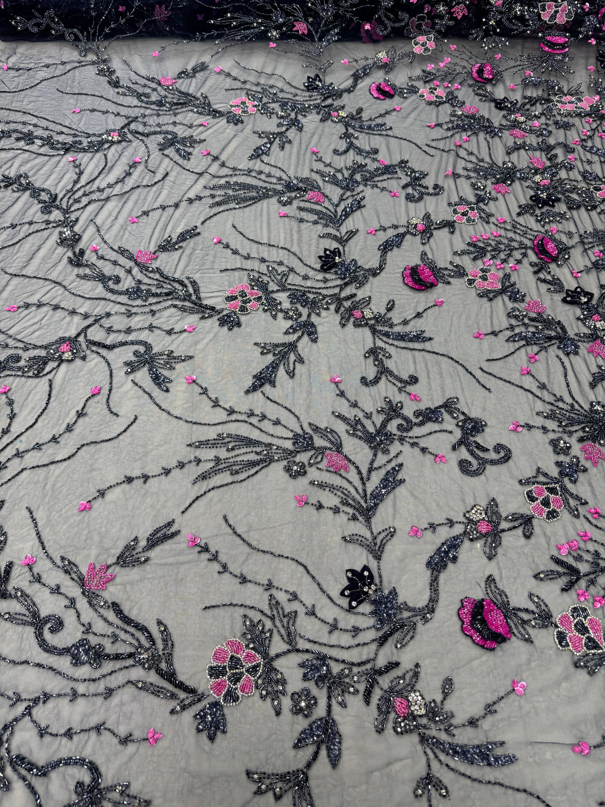 Broderie Florala 3D pe Tul cu Paiete si Margele Negre-Roz – 140 cm K2089