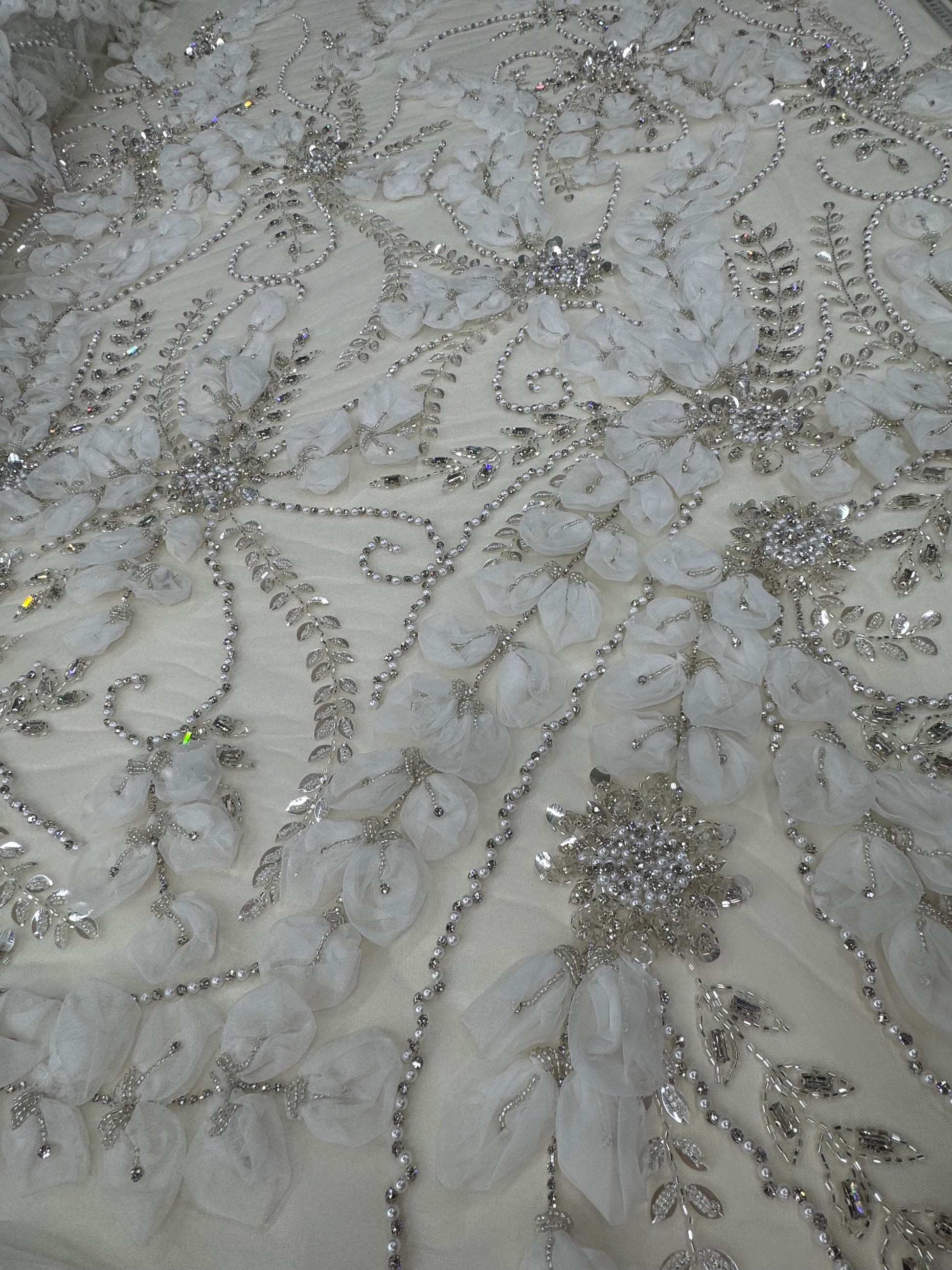 Broderie Ivory 3D cu Flori Organza si Cristale pe Tul Premium 140cm/la metru AI555