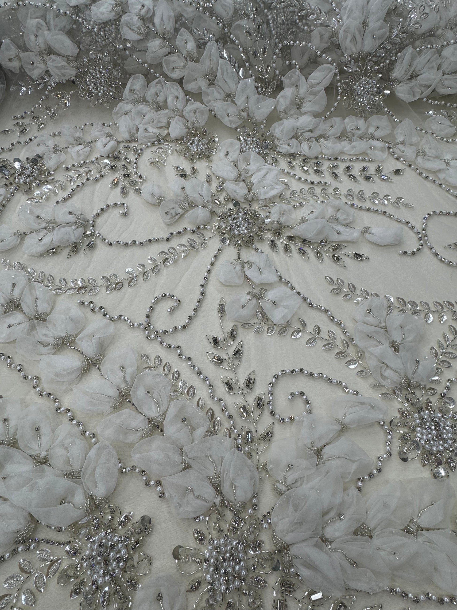 Broderie Ivory 3D cu Flori Organza si Cristale pe Tul Premium 140cm/la metru AI555