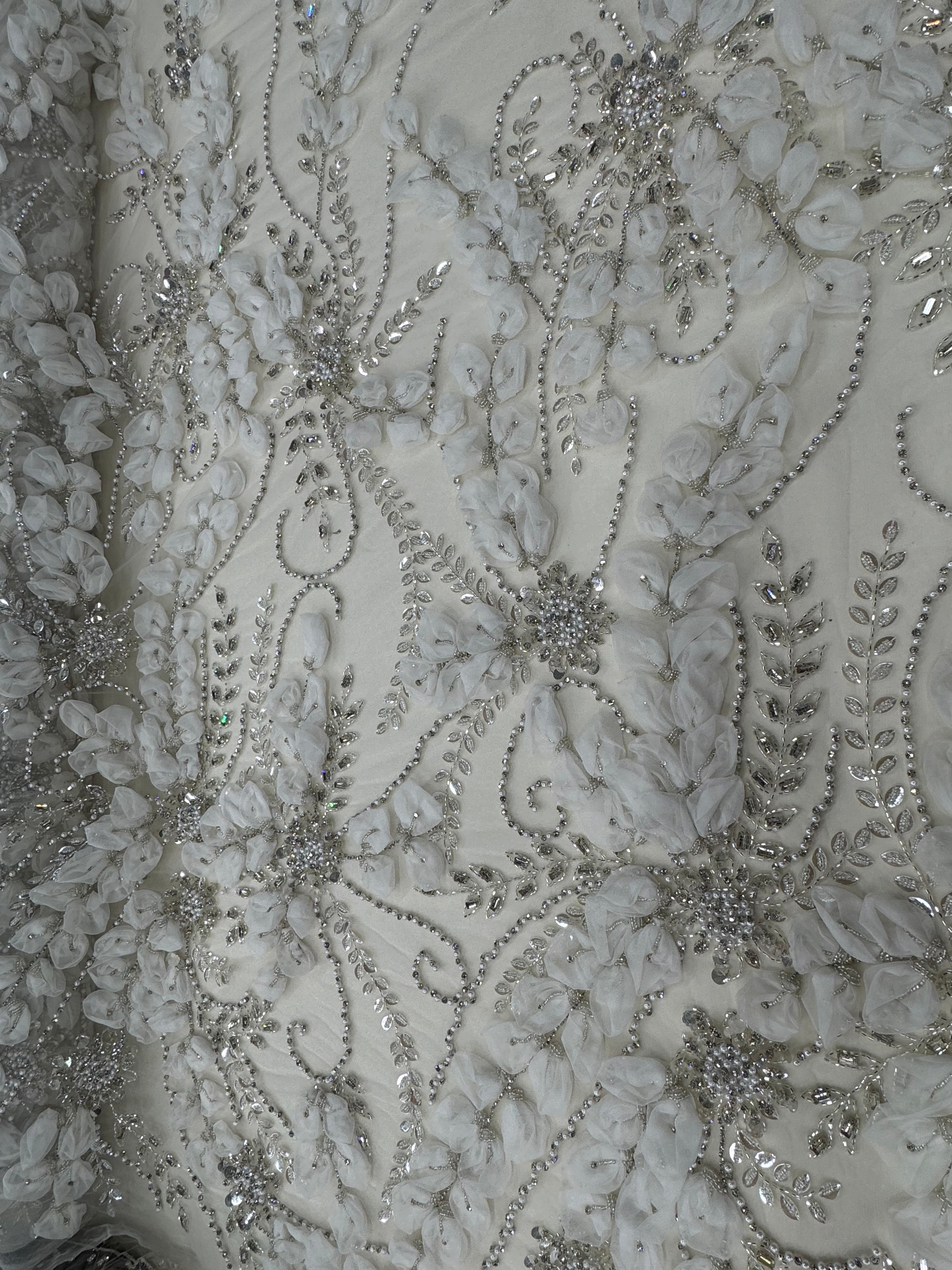 Broderie Ivory 3D cu Flori Organza si Cristale pe Tul Premium 140cm/la metru AI555