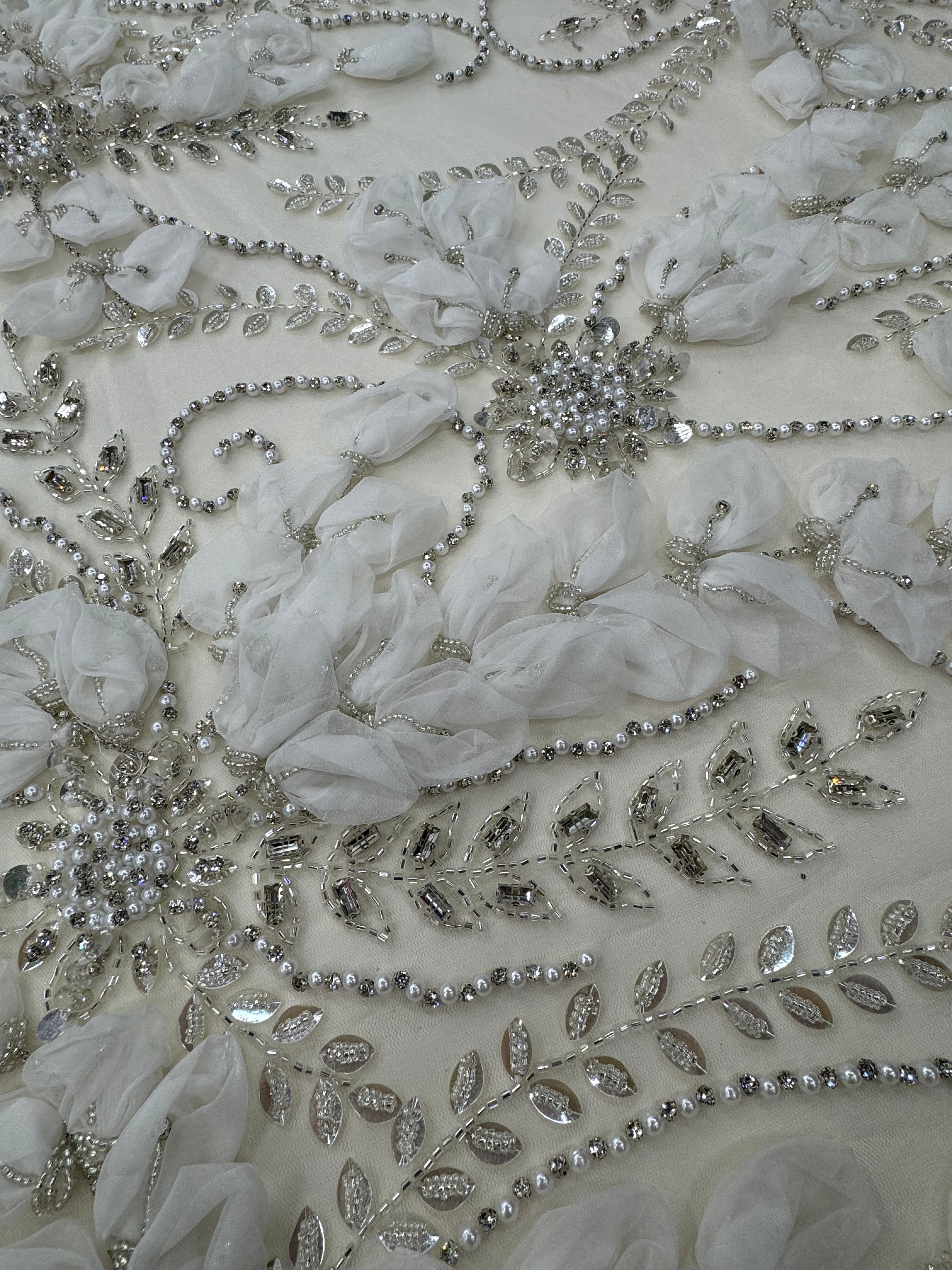 Broderie Ivory 3D cu Flori Organza si Cristale pe Tul Premium 140cm/la metru AI555