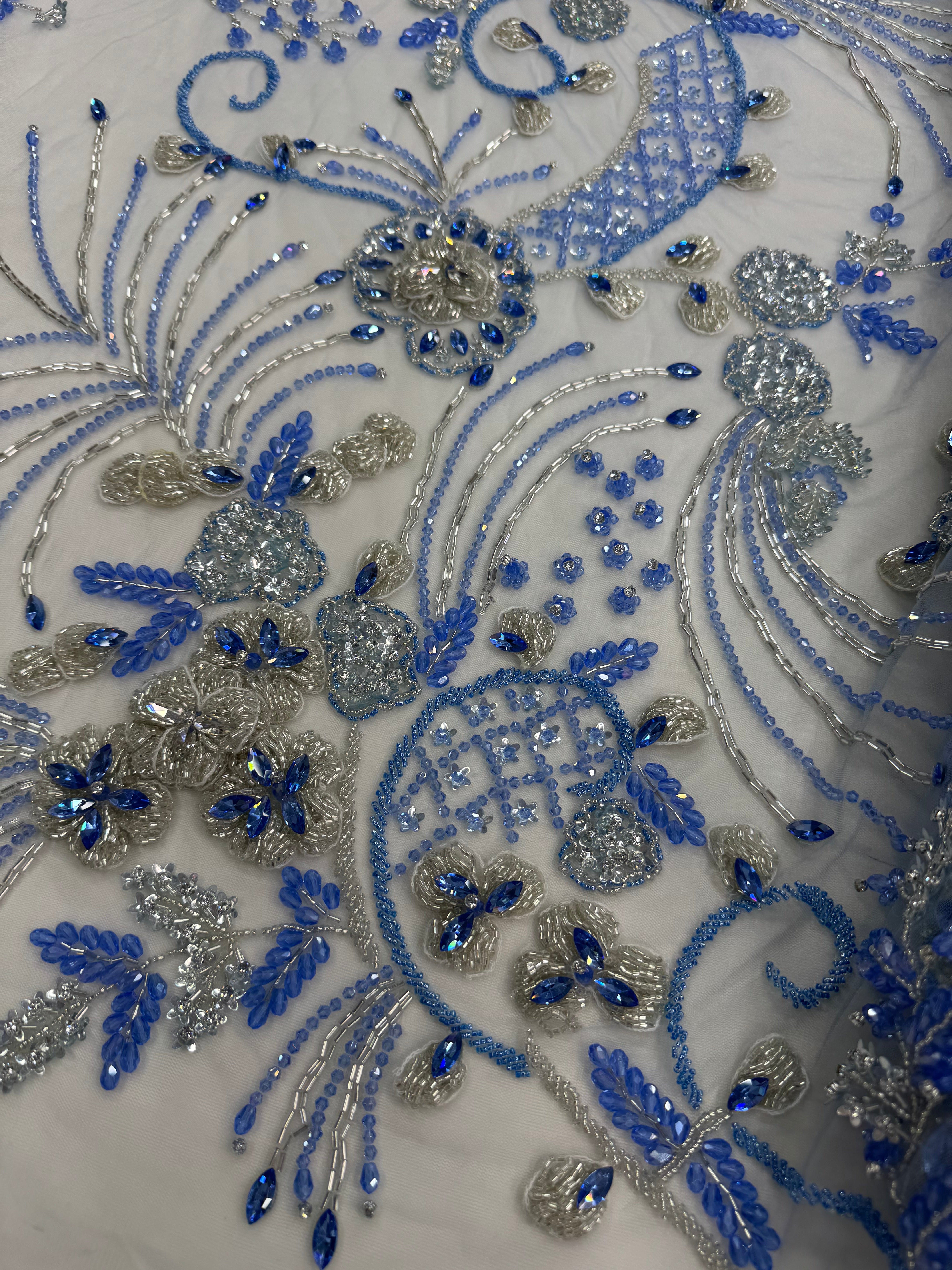 Broderie Luxury pe tul ivoire Model J1 3373, 140 cm, cu aplicatii florale albastre si cristale/la metru