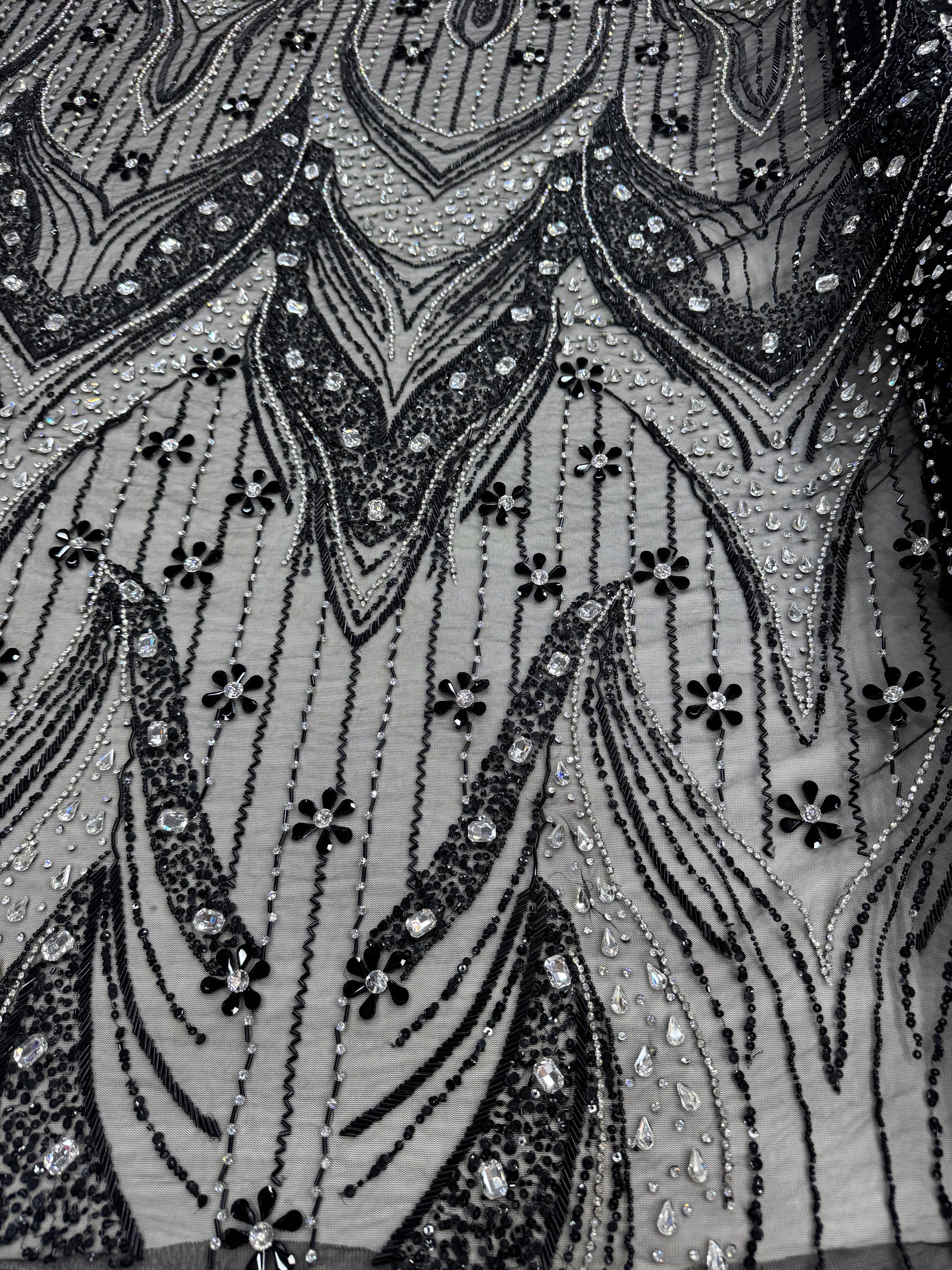 Broderie Luxury pe tul negru Model SJT 1375, 140 cm, cu cristale transparente si aplicatii florale 3D/la metru