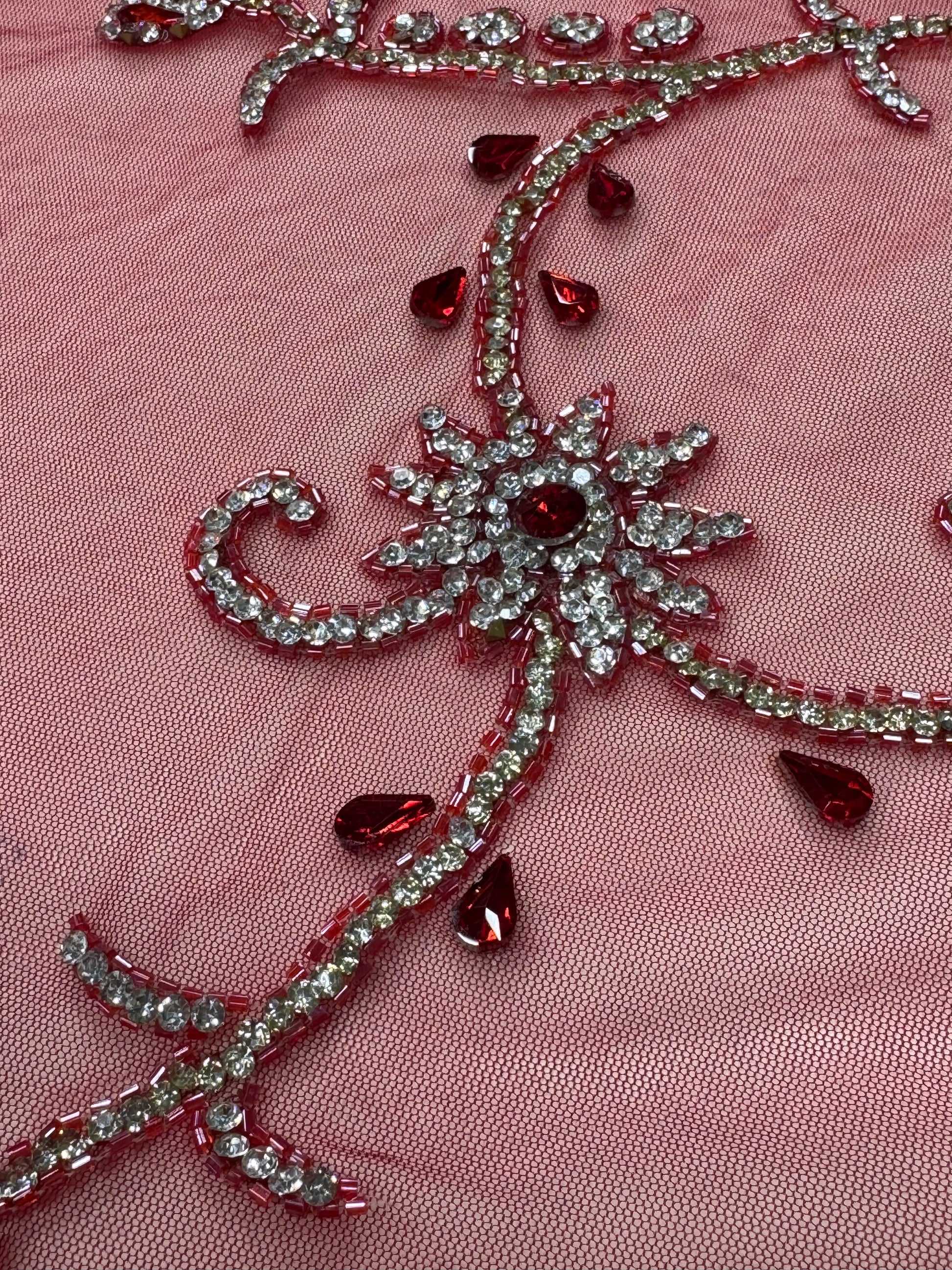 Broderie Rosie cu Cristale si Margele pe Tul Fin 140cm/la metru J1 3380