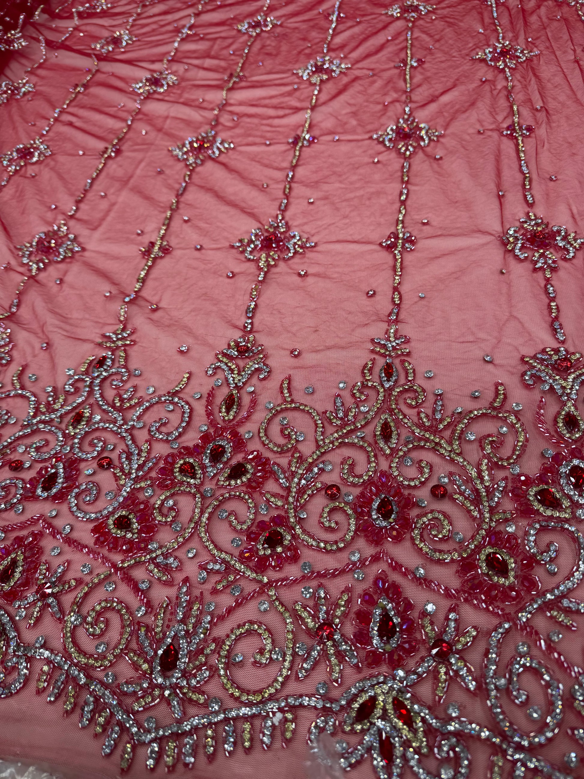 Broderie Rosie cu Cristale si Margele pe Tul Fin 140cm/la metru J1 3380 