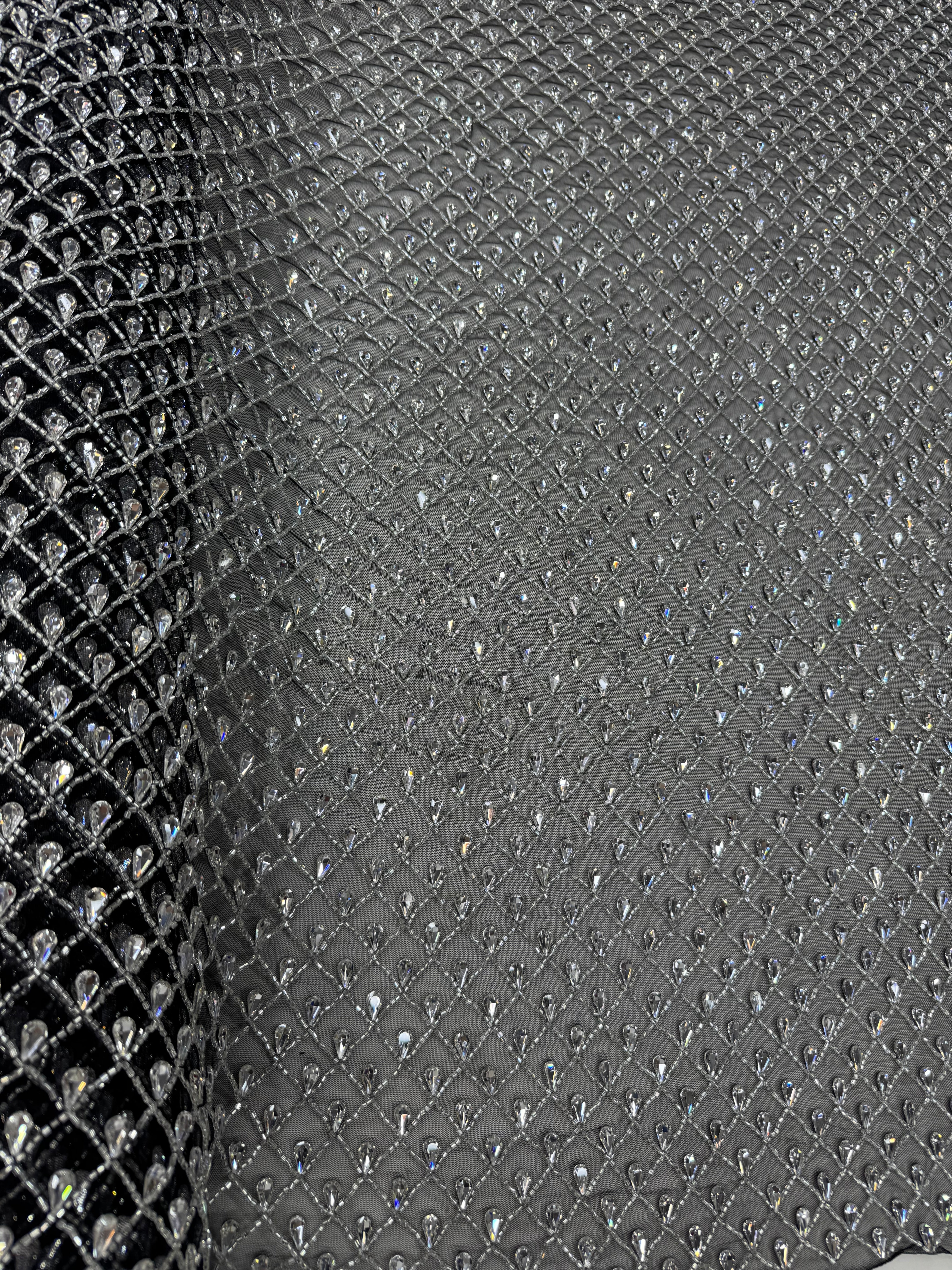 Broderie cu cristale pe tul negru Model AB 009, 140 cm, design geometric luxury/la metru