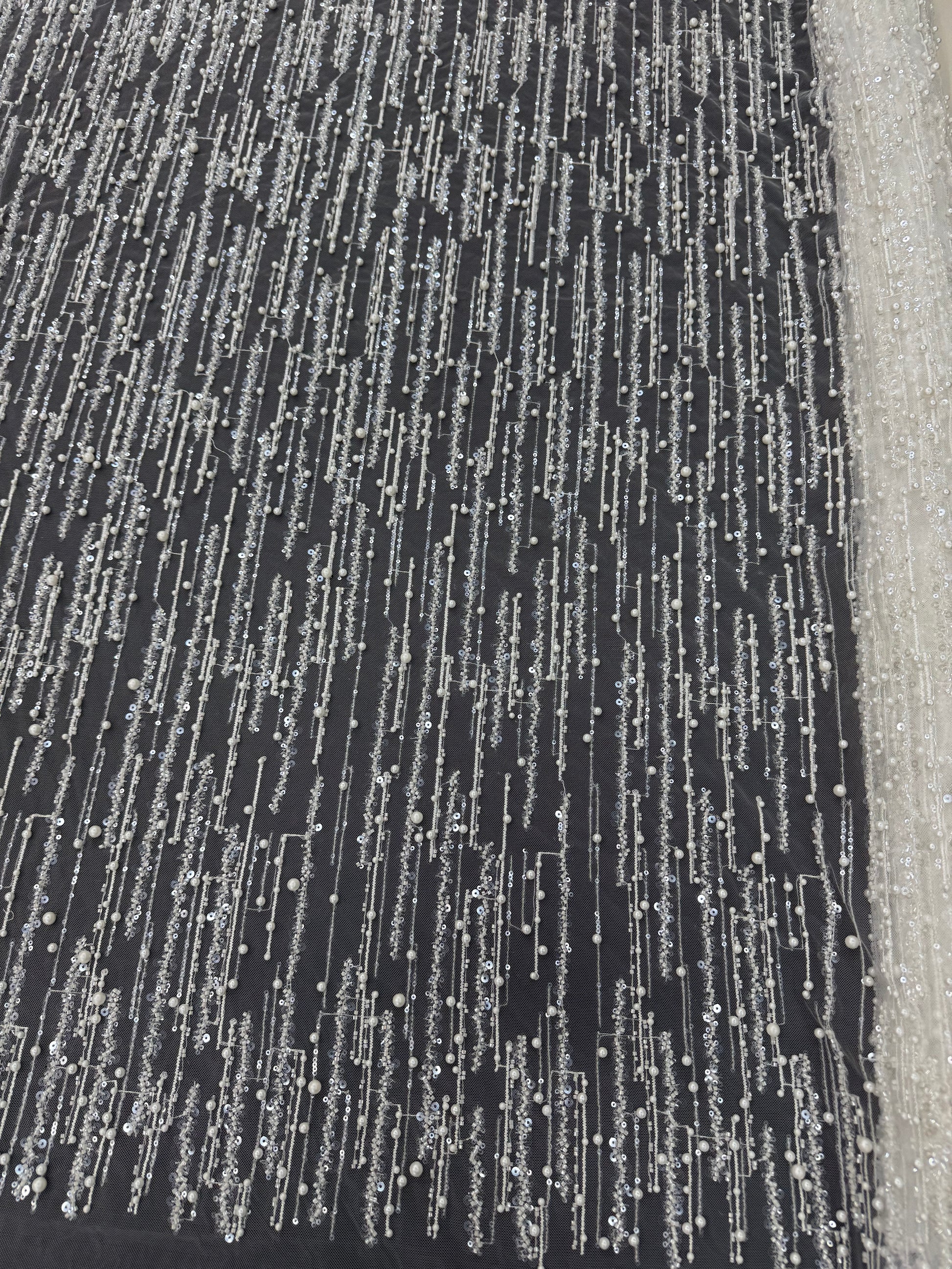 Broderie cu paiete argintii pe tul 140 cm latime - material premium pentru rochii de seara si mireasa
