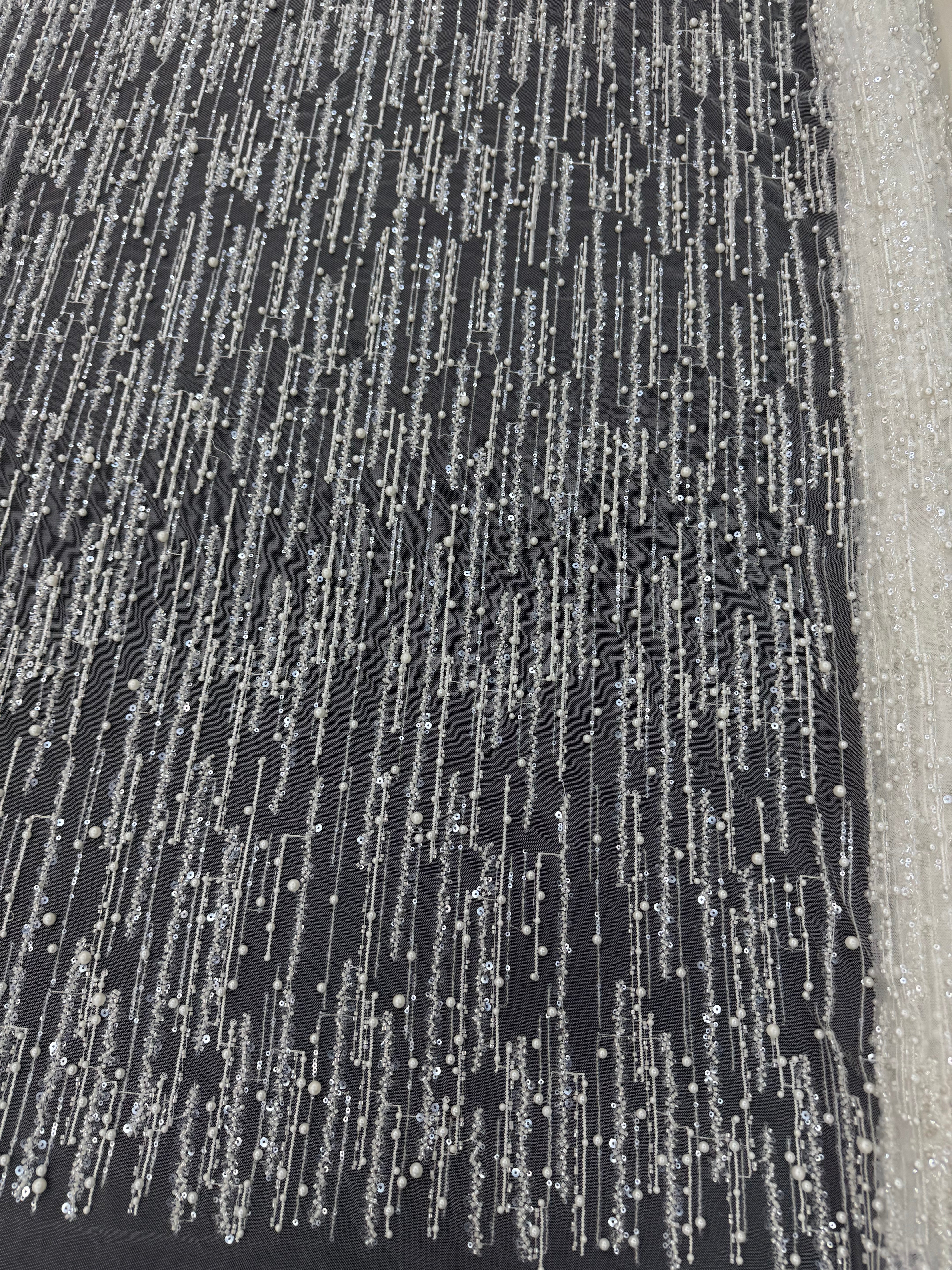Broderie cu paiete argintii pe tul 140 cm latime - material premium pentru rochii de seara si mireasa