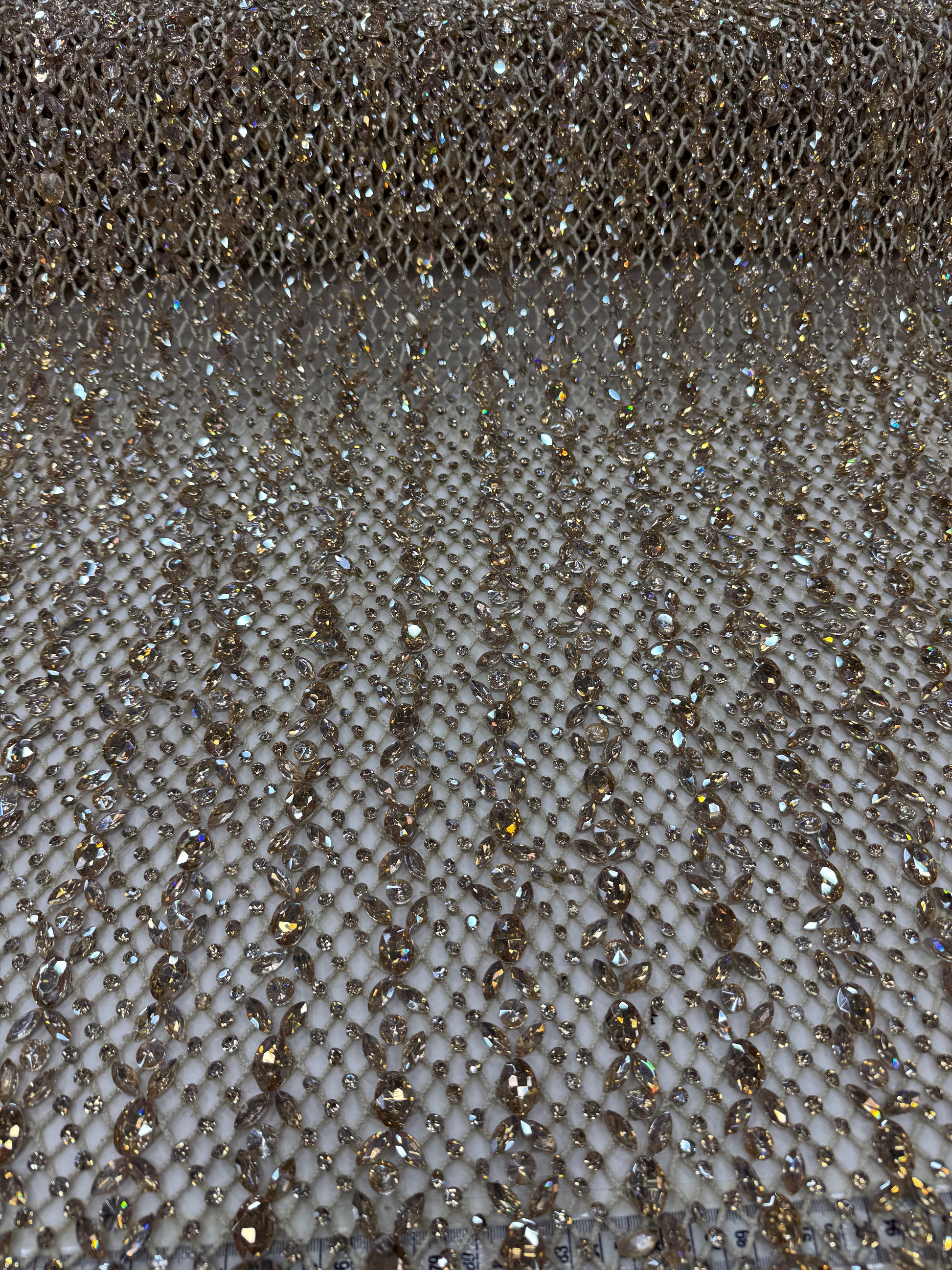 Broderie de lux cu cristale pe plasa 140 cm/la metru FL227