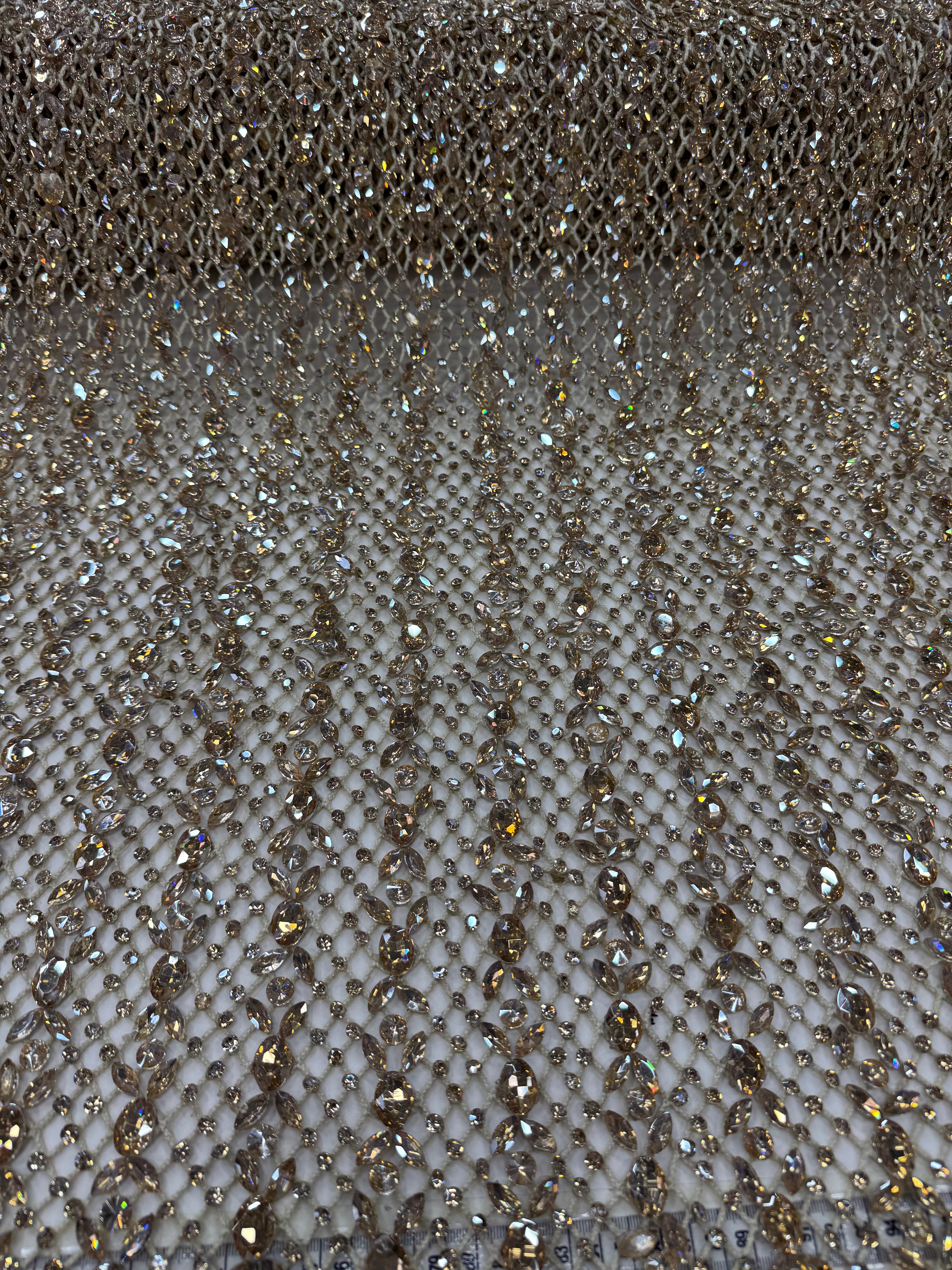 Broderie de lux cu cristale pe plasa 140 cm/la metru FL227