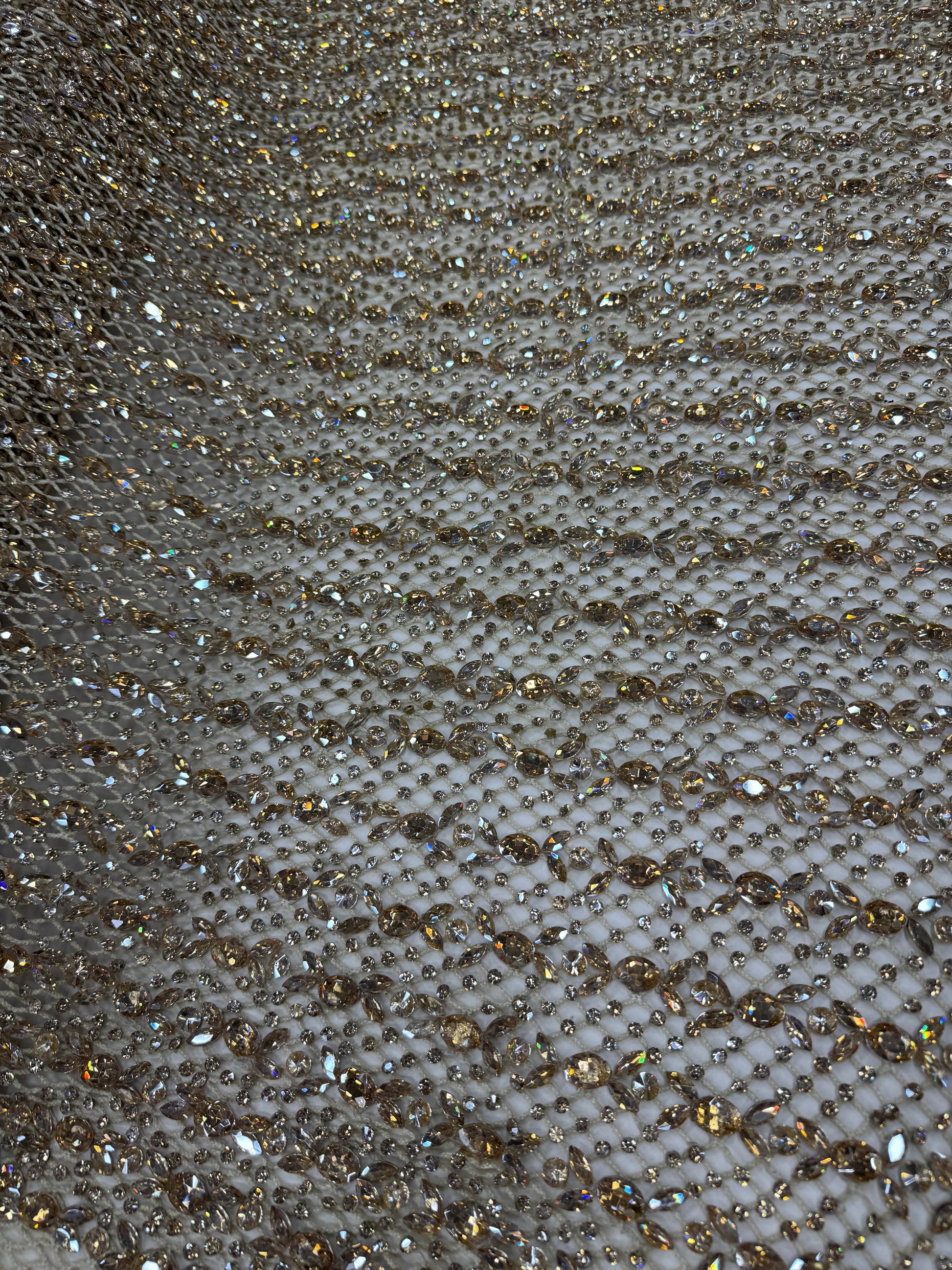 Broderie de lux cu cristale pe plasa 140 cm/la metru FL227