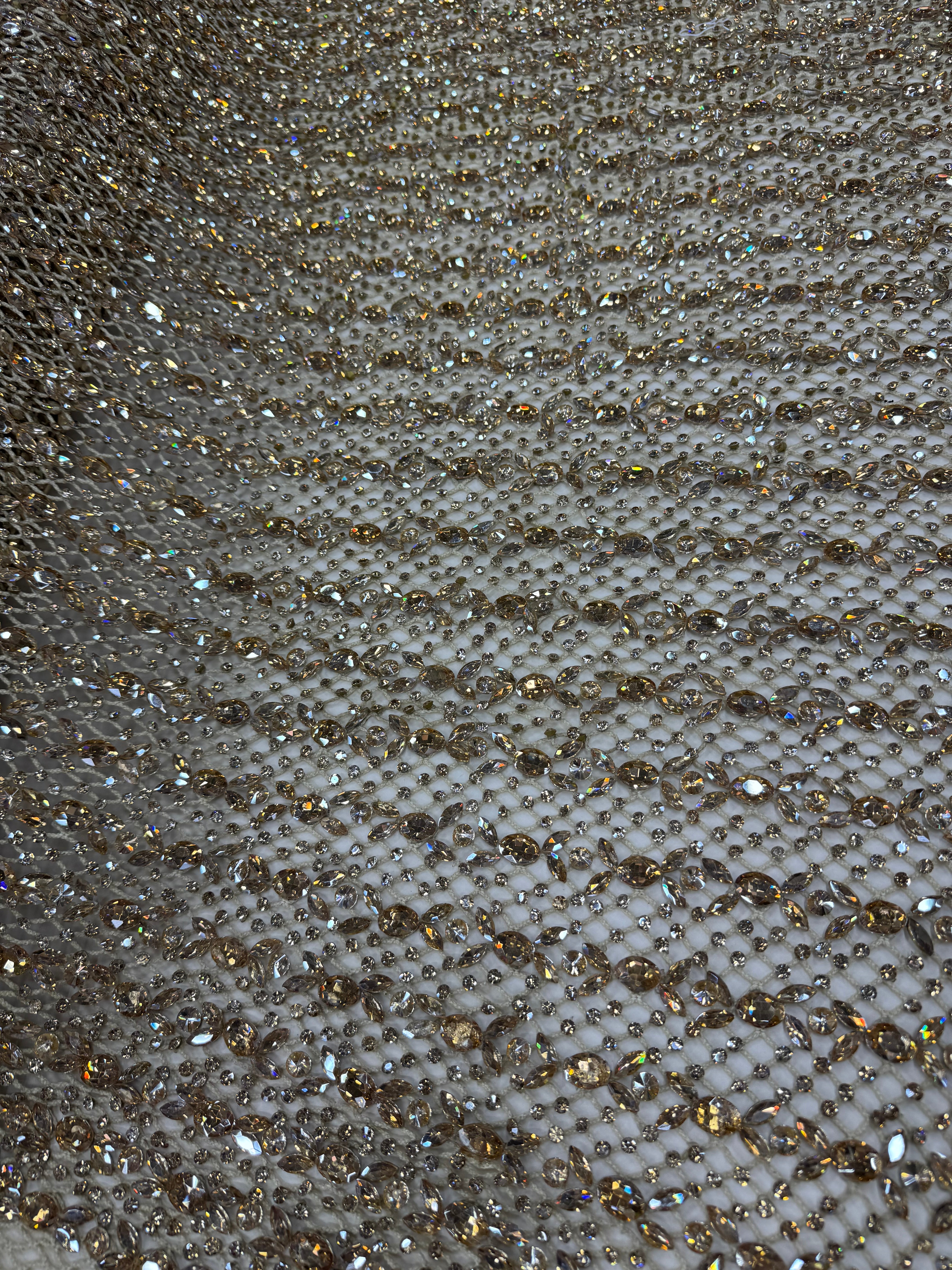 Broderie de lux cu cristale pe plasa 140 cm/la metru FL227