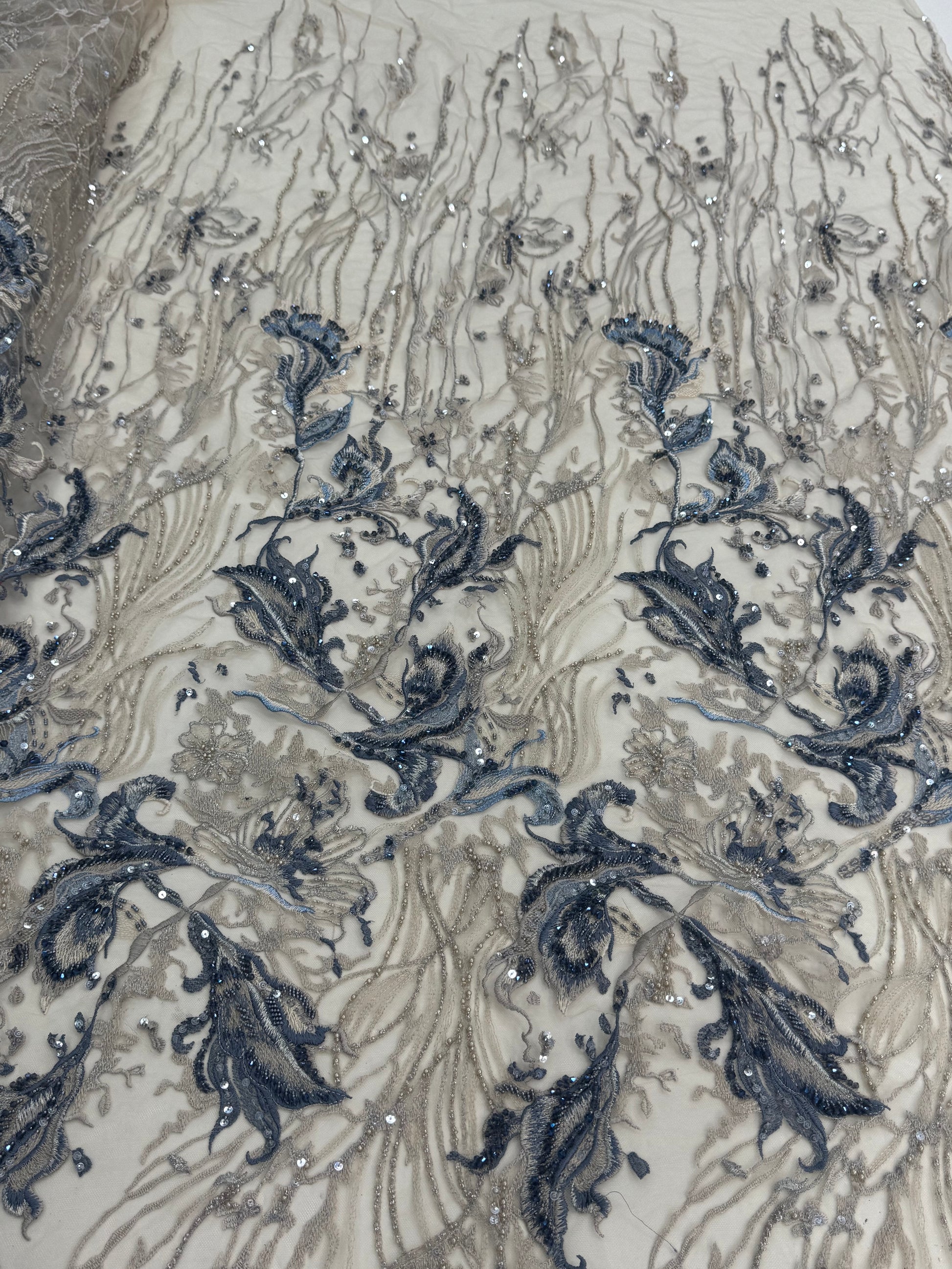 Broderie florala albastru-gri cu paiete pe tul 140 cm latime - material premium pentru rochii de seara