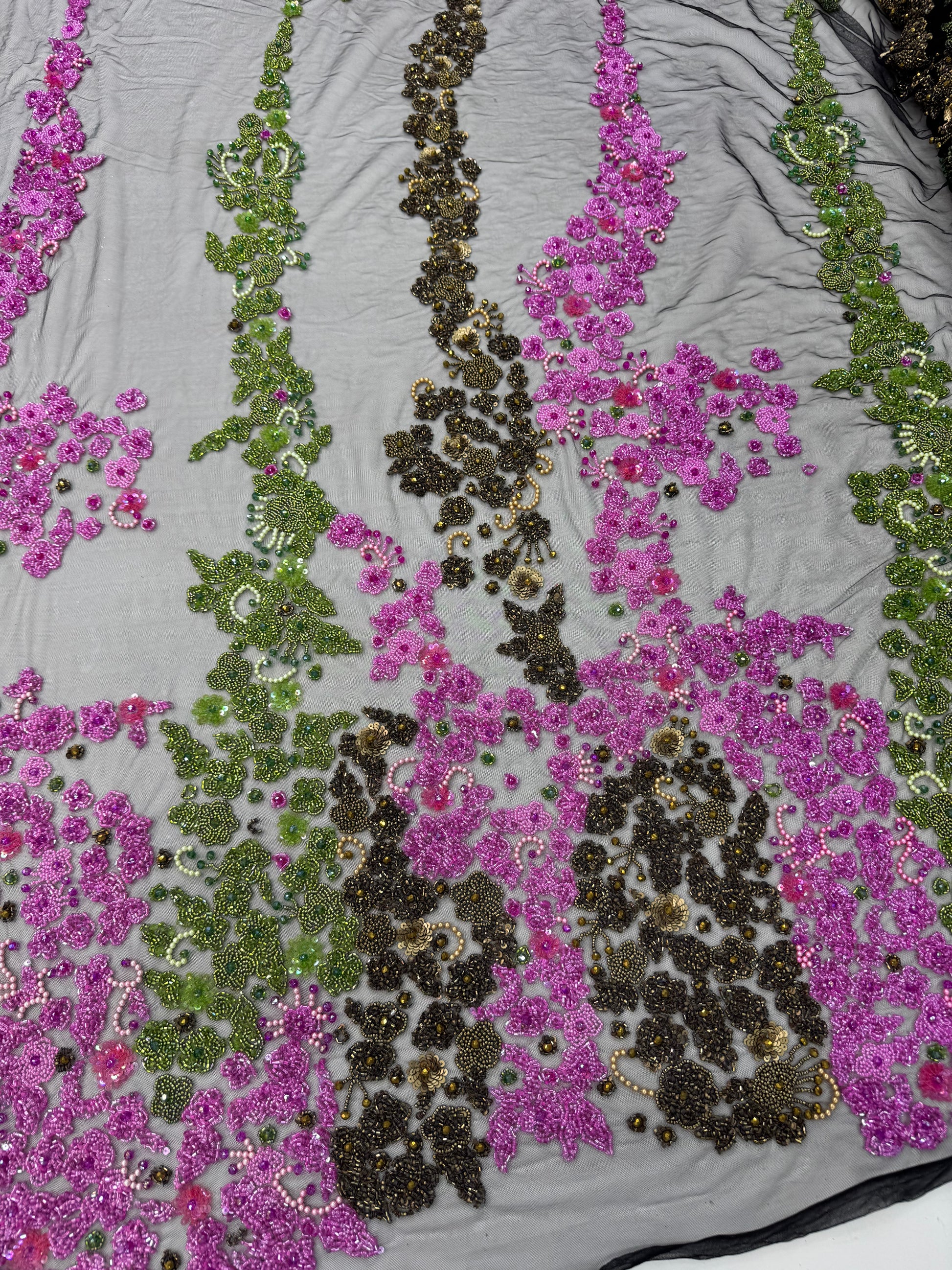 Broderie luxury cu margele, cristale si paiete pe tul 140 cm latime - material haute couture pentru rochii de gala