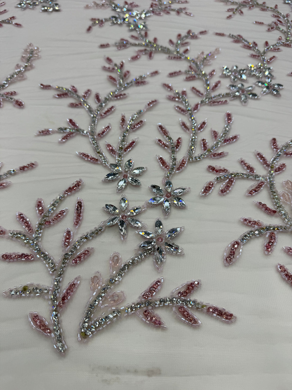 Broderie pe Tul cu Cristale Roz Pudra  – Material pentru Rochii de Ocazie, 140 cm/la metru J1 3382