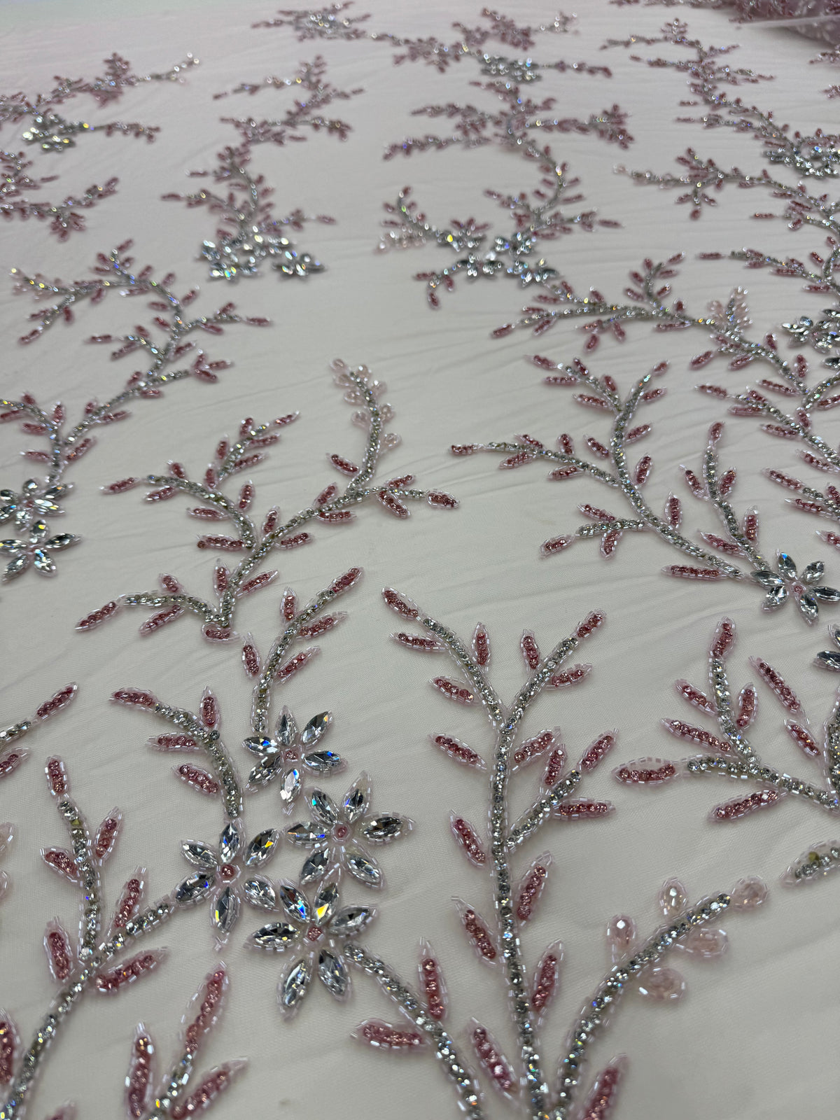 Broderie pe Tul cu Cristale Roz Pudra  – Material pentru Rochii de Ocazie, 140 cm/la metru J1 3382