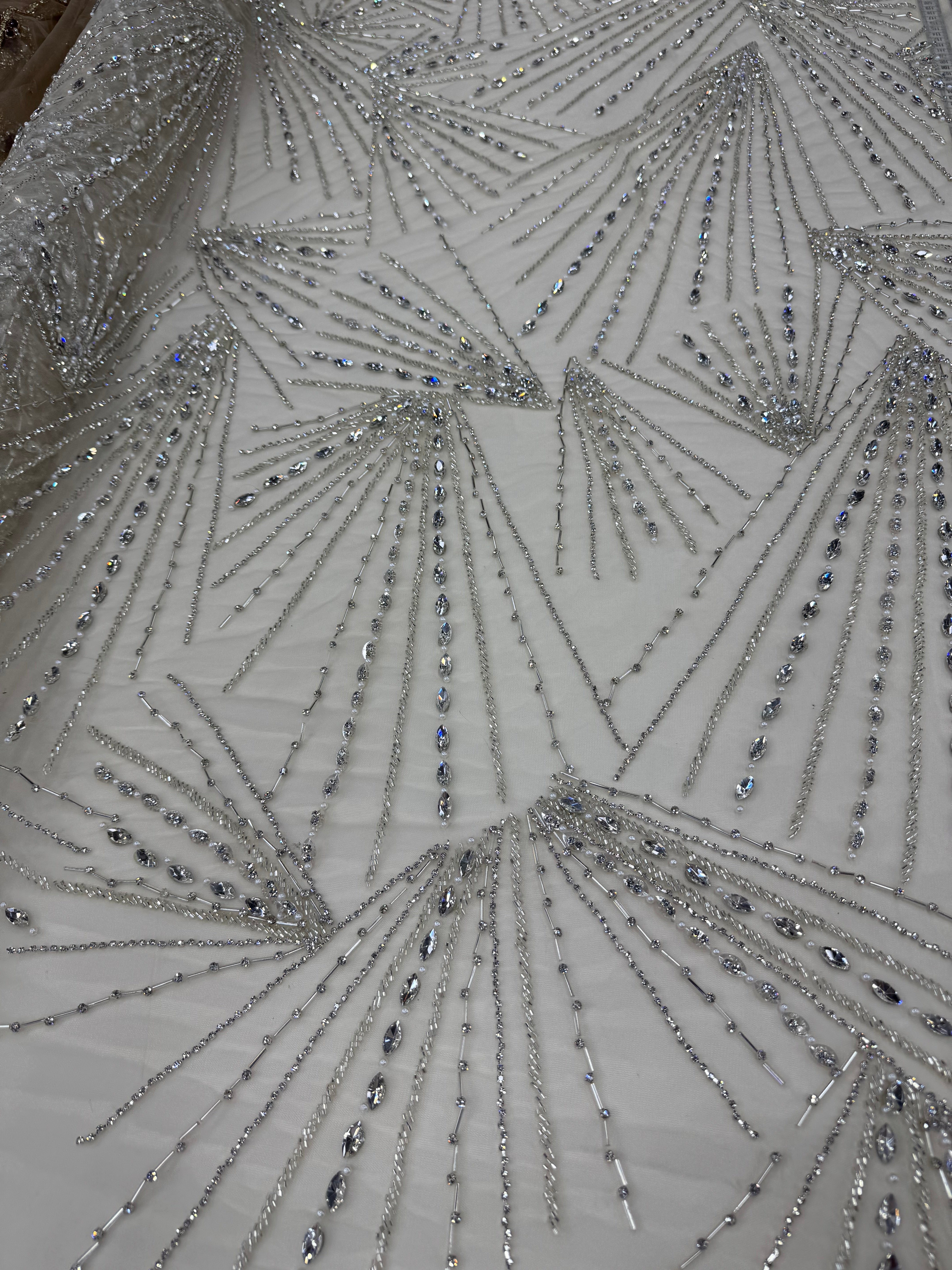 Broderie pe tul alb premium cu cristale aplicate 140cm/la metru SJT1357 