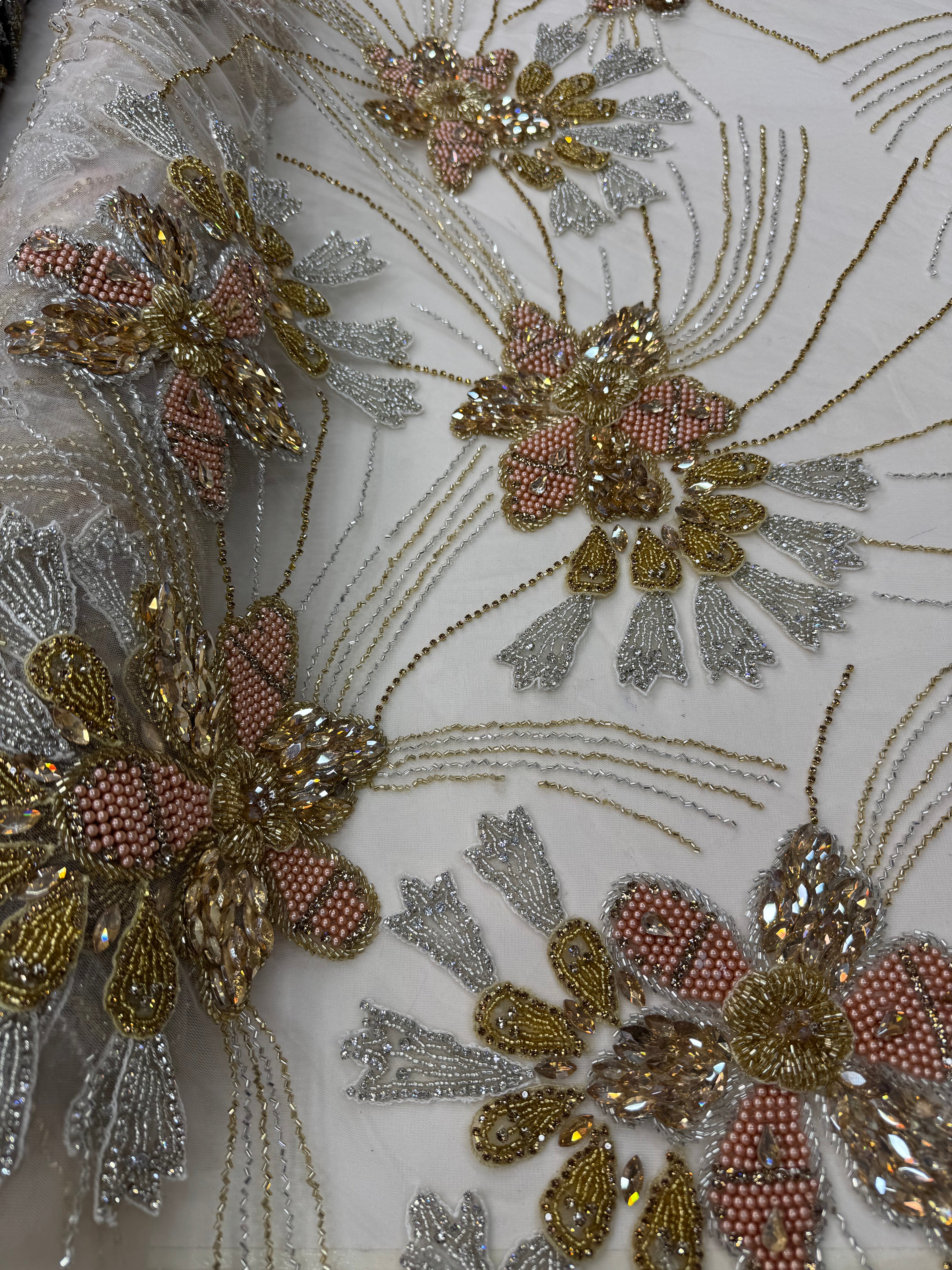 Broderie premium pe tul Model J1 3364, latime 140 cm, la metru cu cristale, margele si aplicatii florale 3D