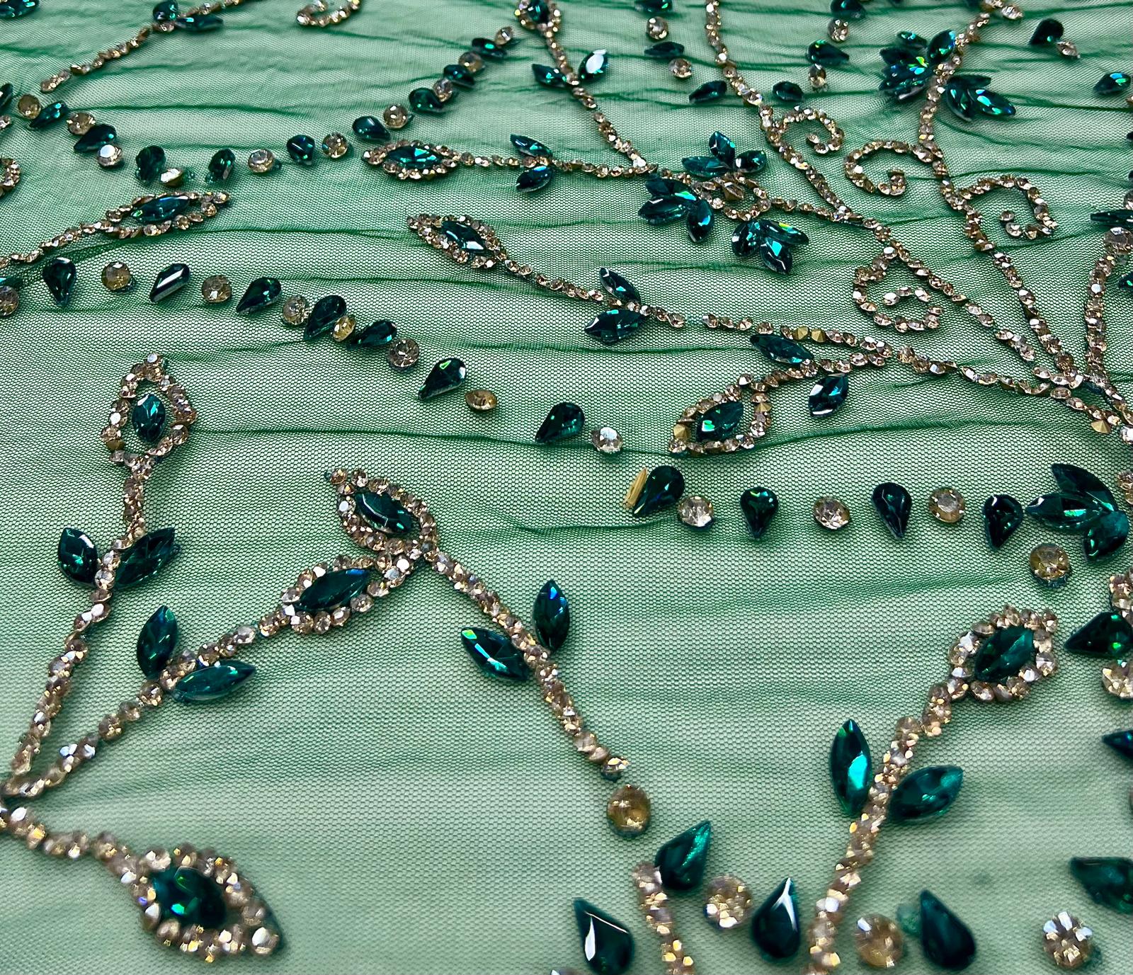 Broderie premium pe tul cu cristale si margele Verde