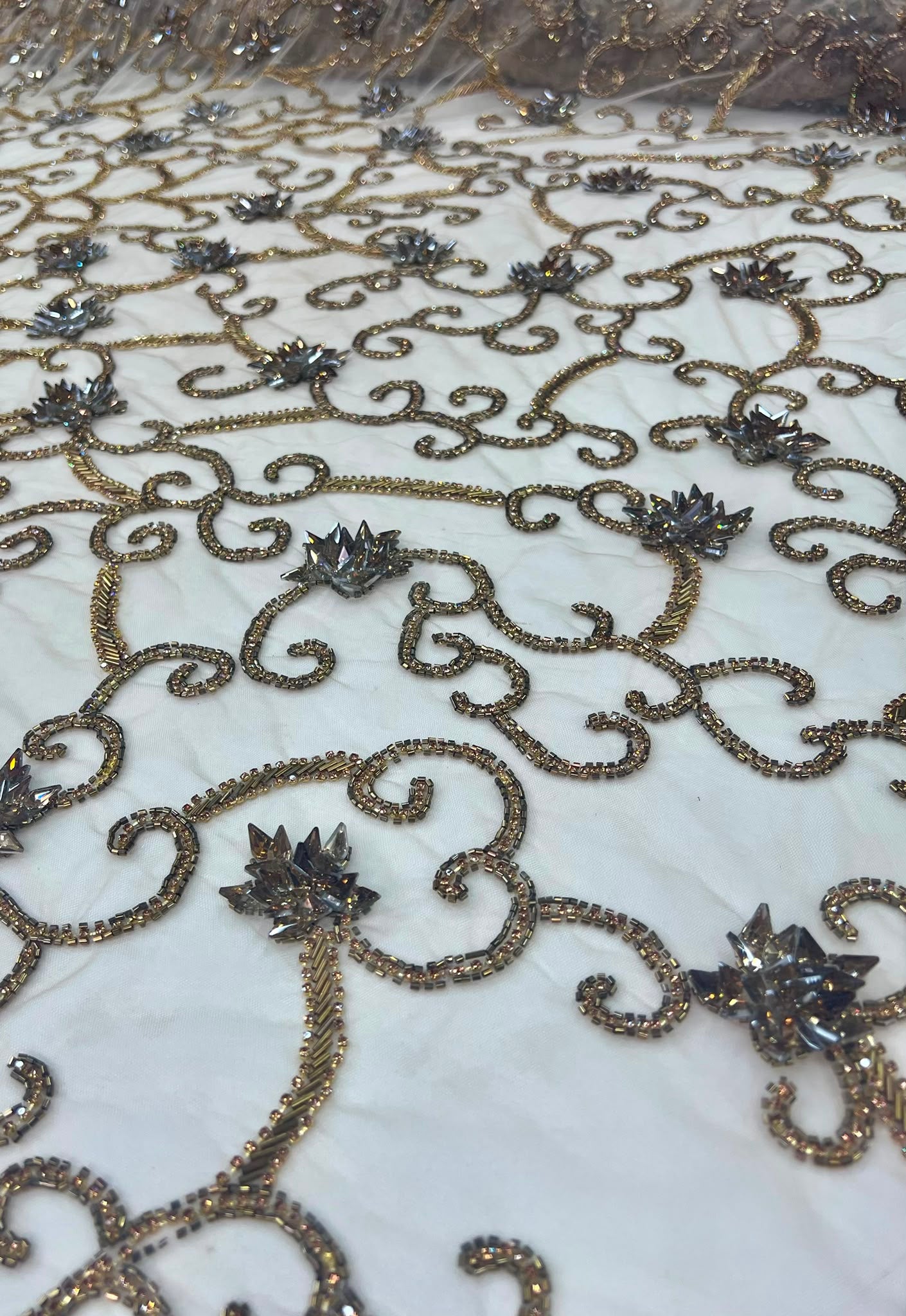 Broderie premium pe tul cu margele si cristale Antique Gold  