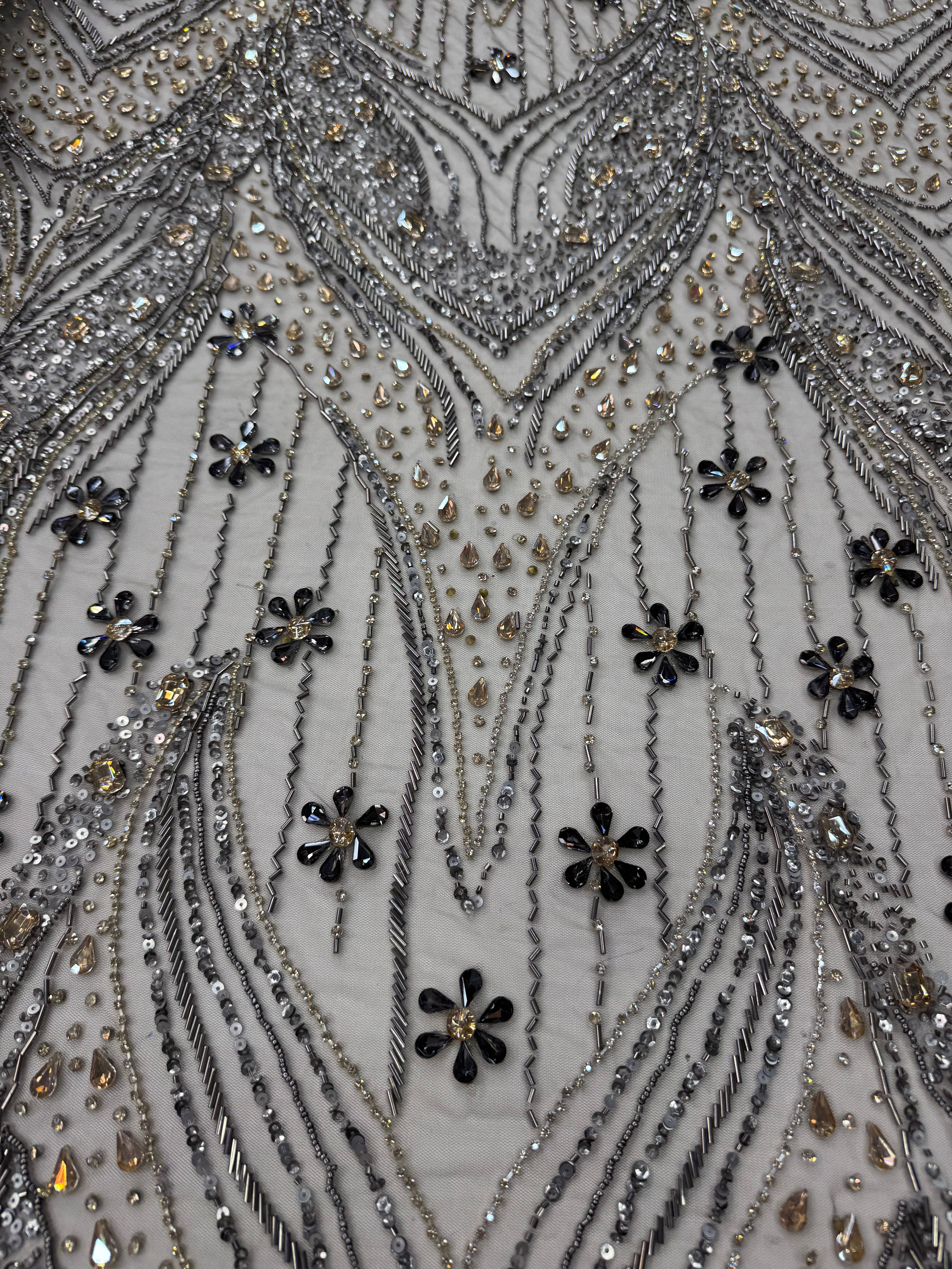 Broderie premium pe tul gri Model SJT 1375, 140 cm, la metru cu cristale, paiete si margele – Design Luxury Couture