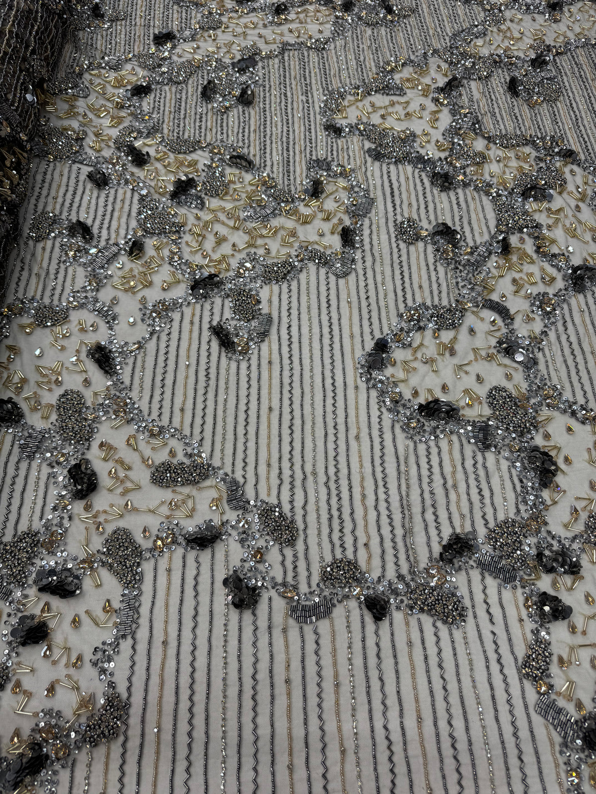 Broderie premium pe tul gri Model SJT 1380, 140 cm,la metru  cu margele, paiete și cristale – Design Luxury Couture