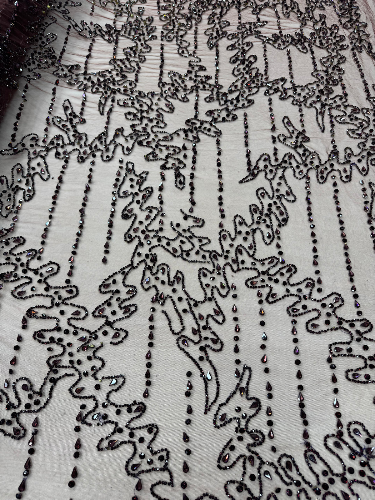 Broderie premium pe tul maro Model J1 3399, latime 140 cm, cu cristale si margele/la metru